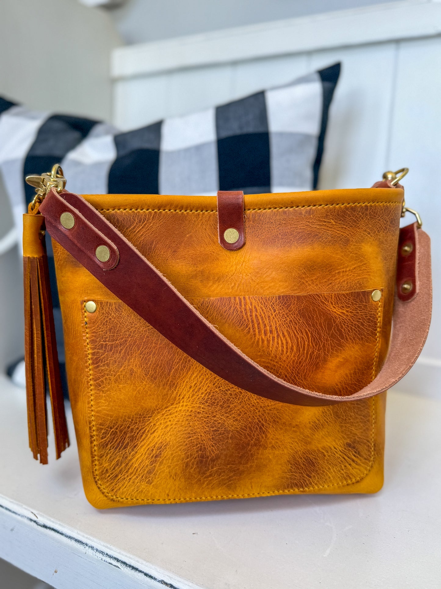Bennett “shorty” Bucket in Yellowstone Italian Vegetable Tan