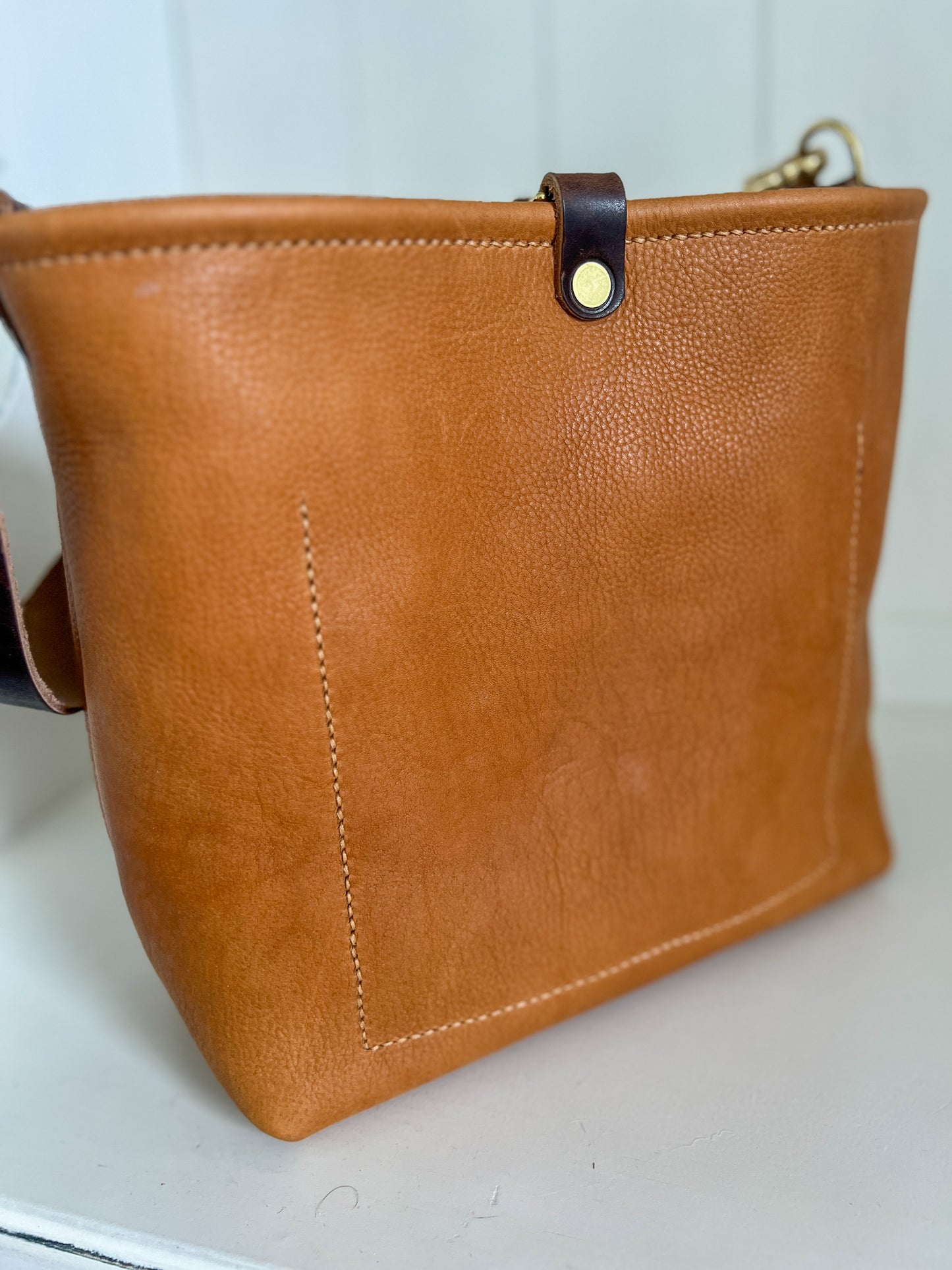 Bennett “shorty” Bucket in Italian Biscotti Vegetable Tanned Leather