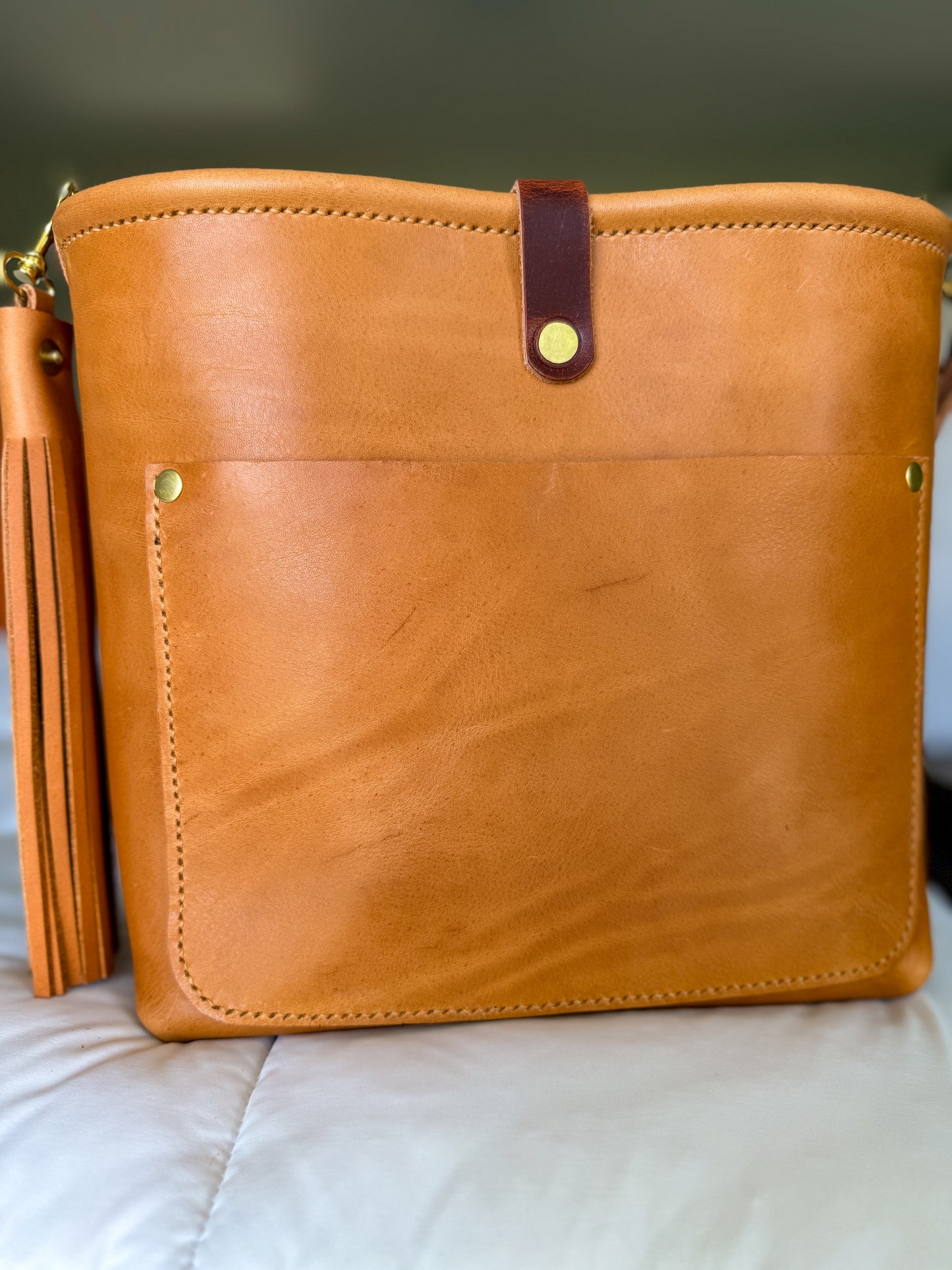 Bennett “shorty” Bucket in Premium Saddle