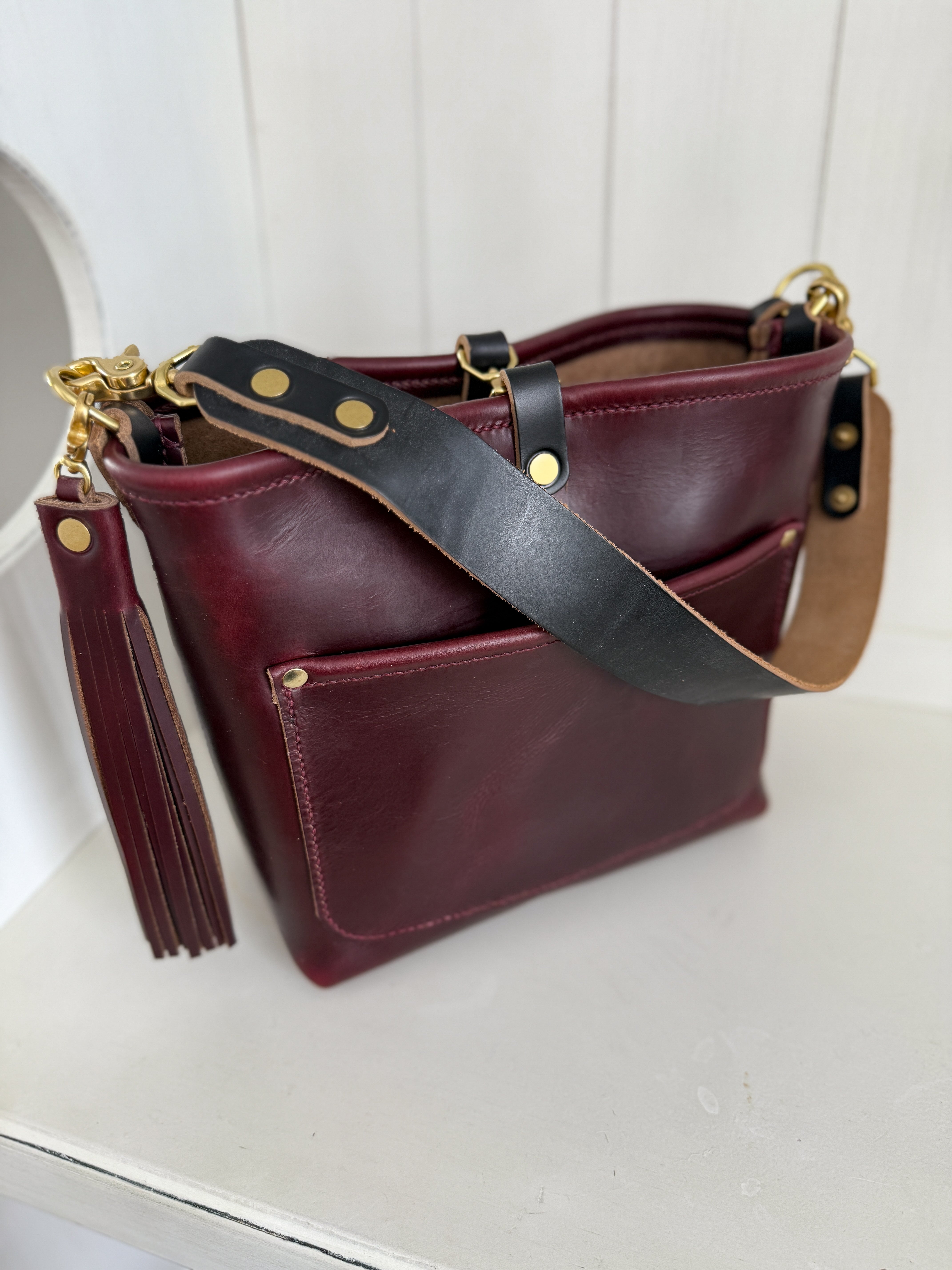 Bennett “shorty” Bucket in Horween Black Cherry Chromexcel – Lamb