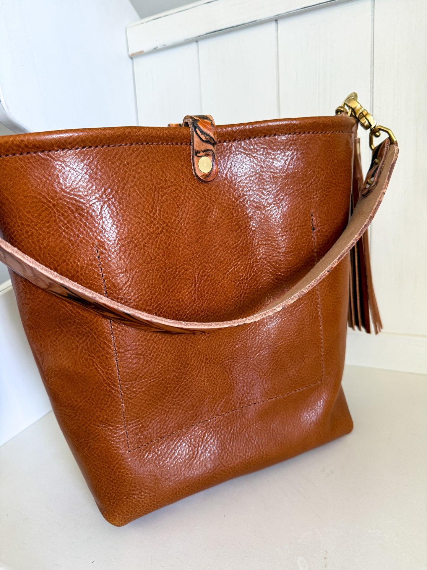Bennett Bucket in Miel Cuoio Italian Leather w/Candy Strap