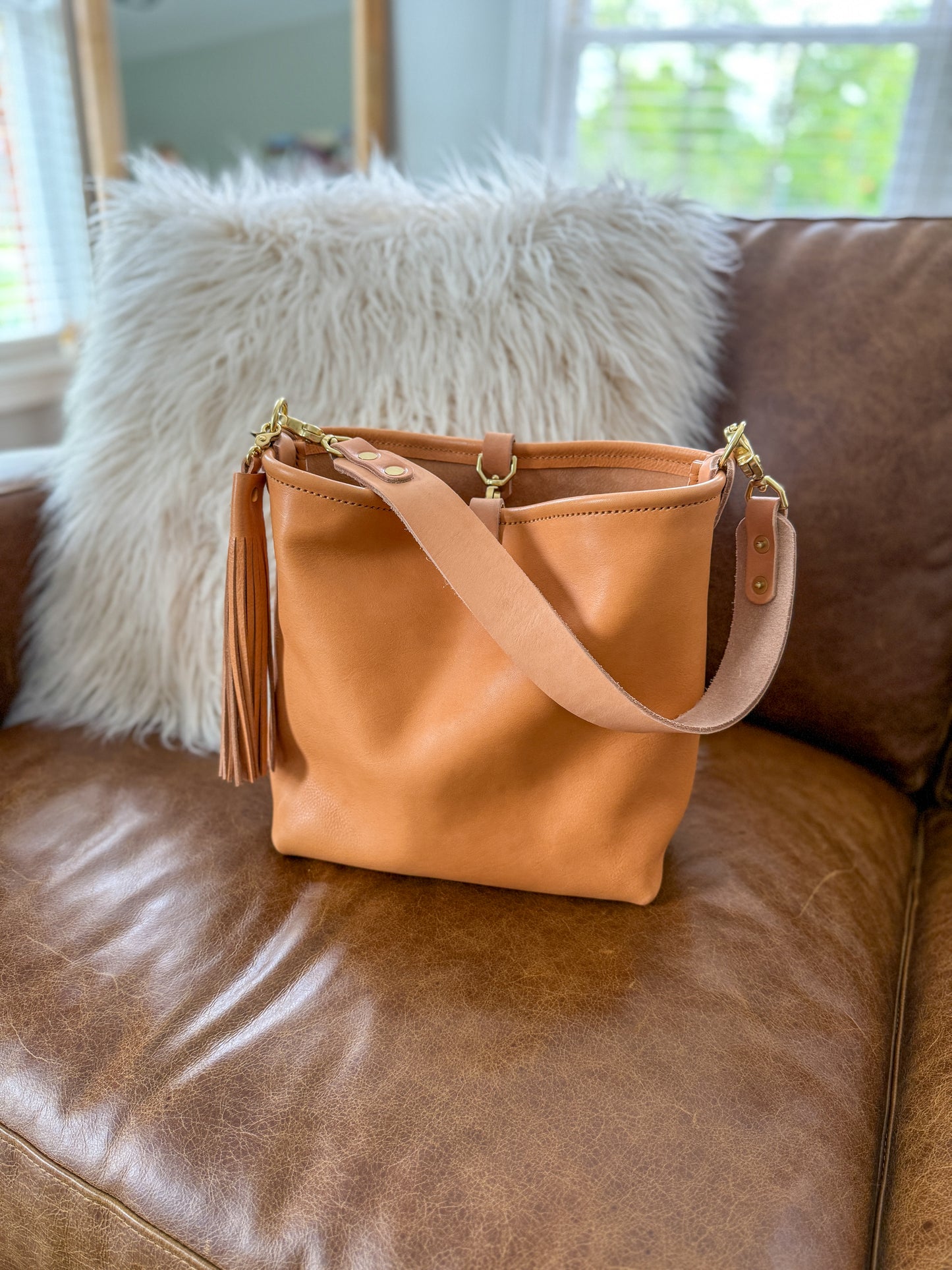 Hobo Bucket in Natural Vachetta