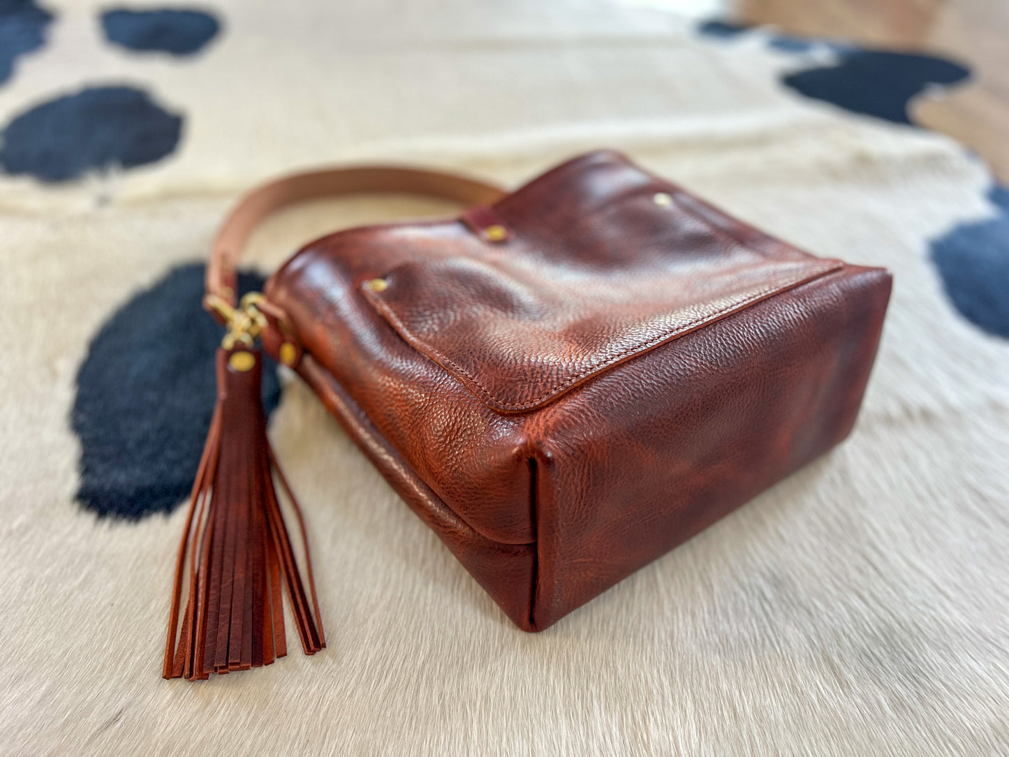 Bennett “shorty” Bucket in Full Grain Amber Leather