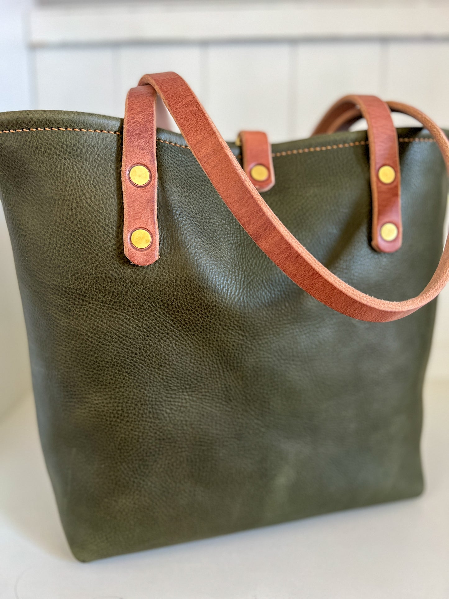 Classic Tote in Olive Italian Vachetta