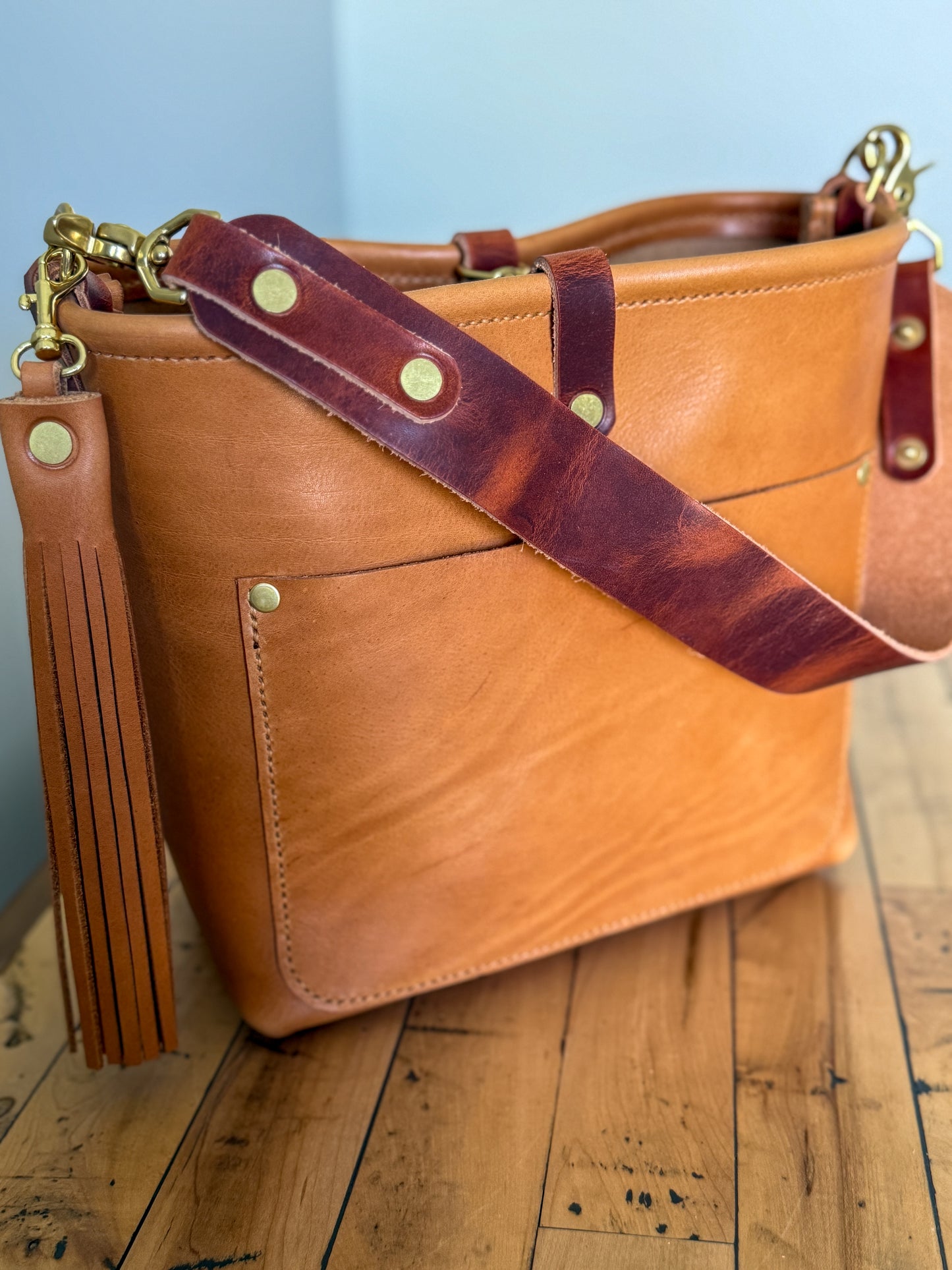 Bennett “shorty” Bucket in Premium Saddle
