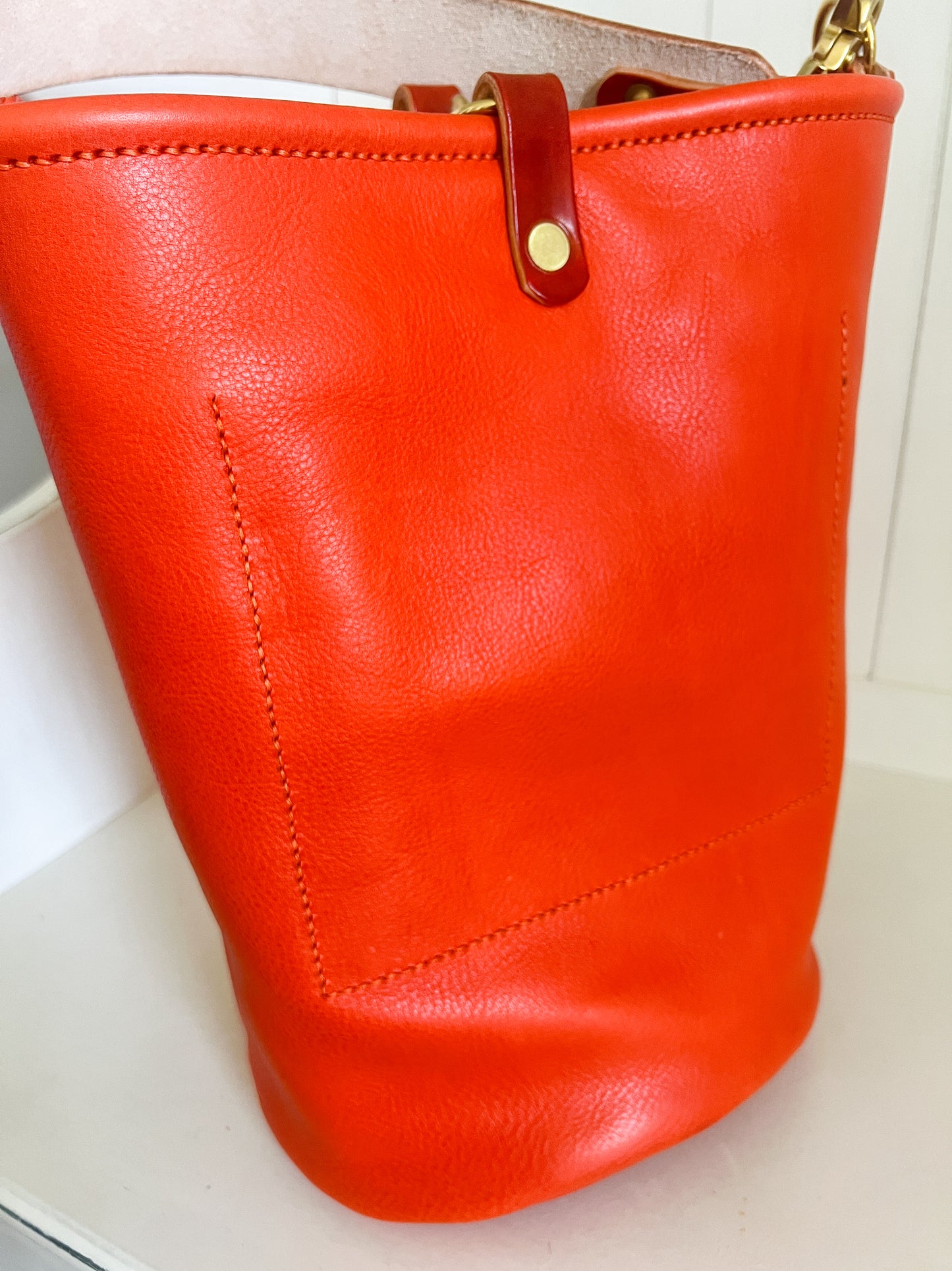 O Ring Bucket Bag in Mandarin Vachetta