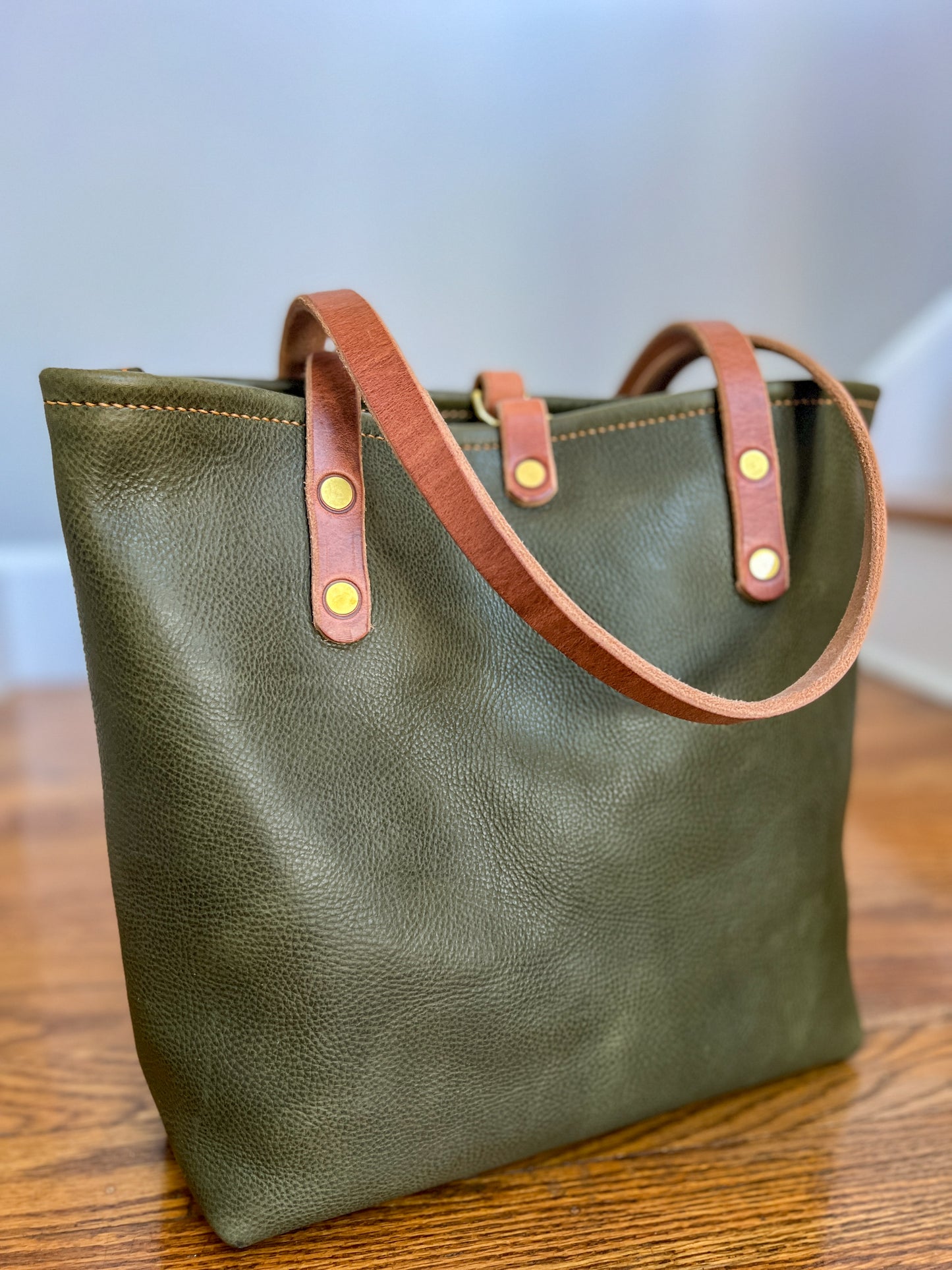 Classic Tote in Olive Italian Vachetta