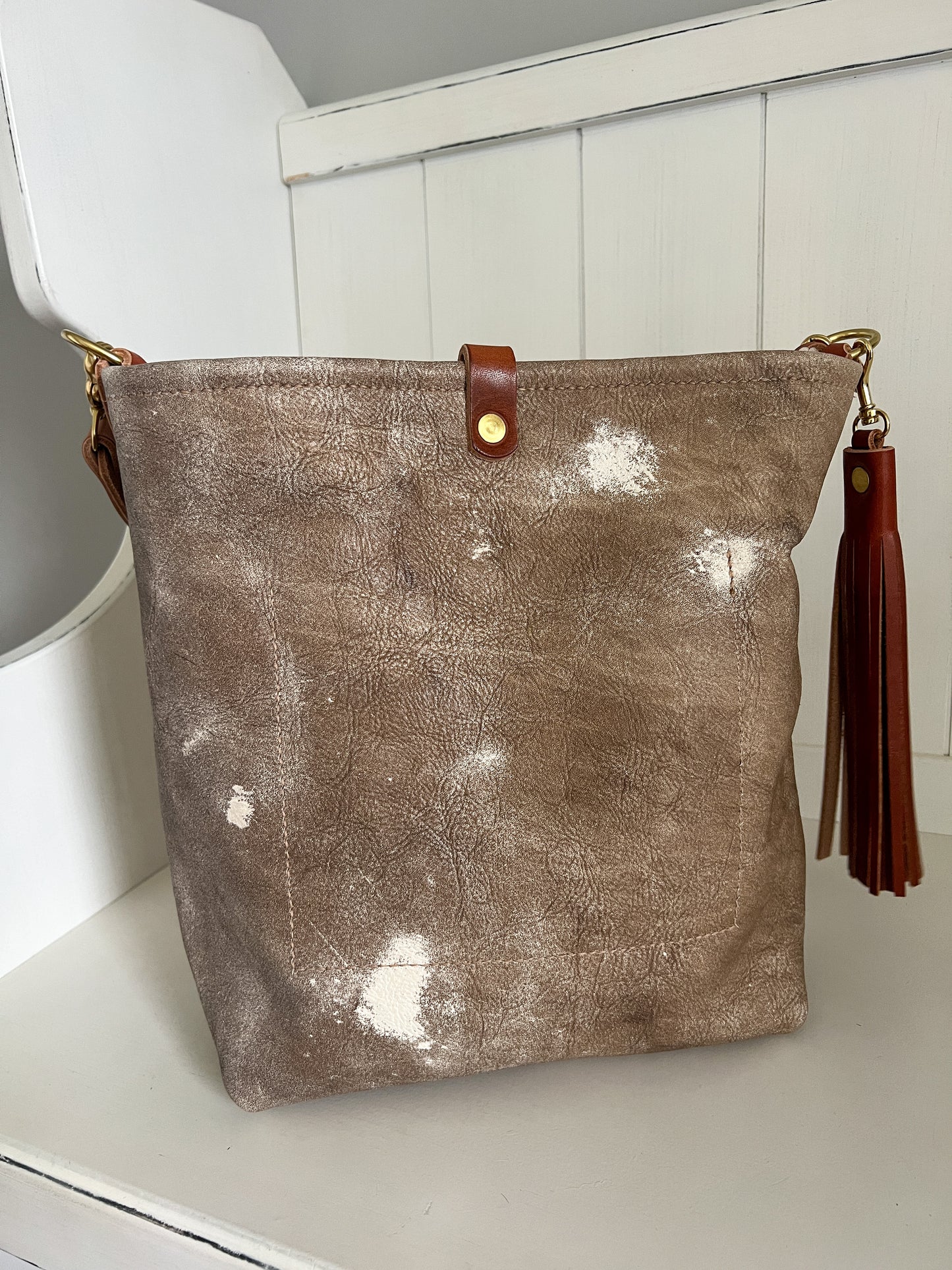 Bennett Bucket in Vintage Cowhide