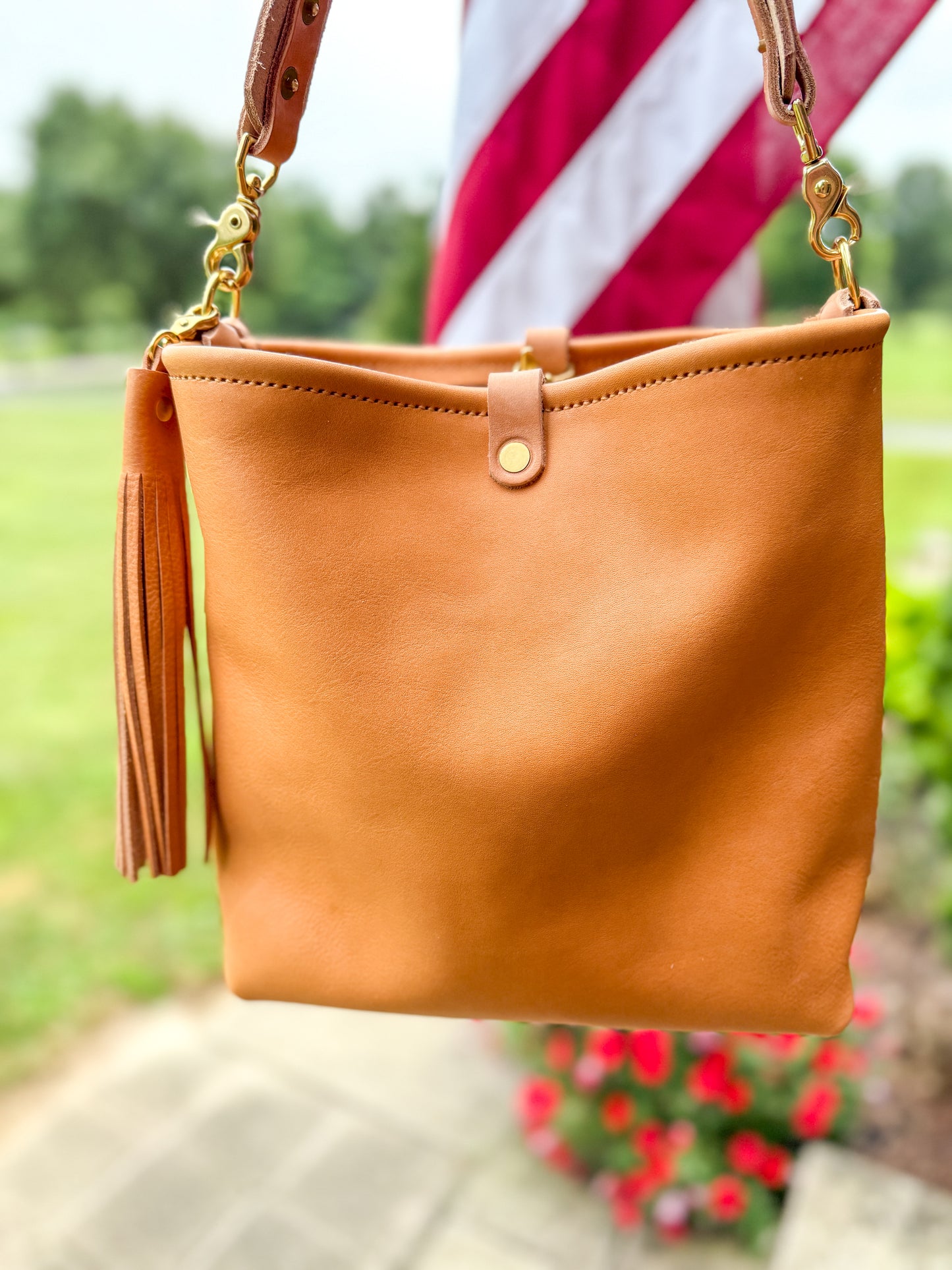 Hobo Bucket in Natural Vachetta