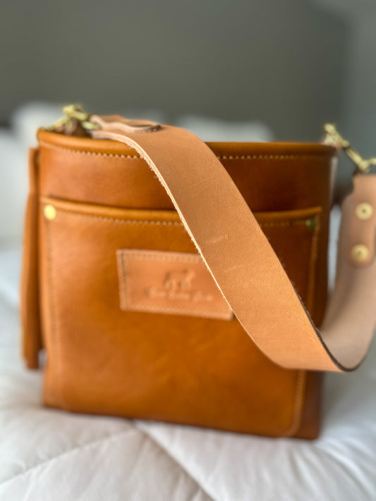 Bennett “shorty” Bucket in Golden Honey Bulldog Leather