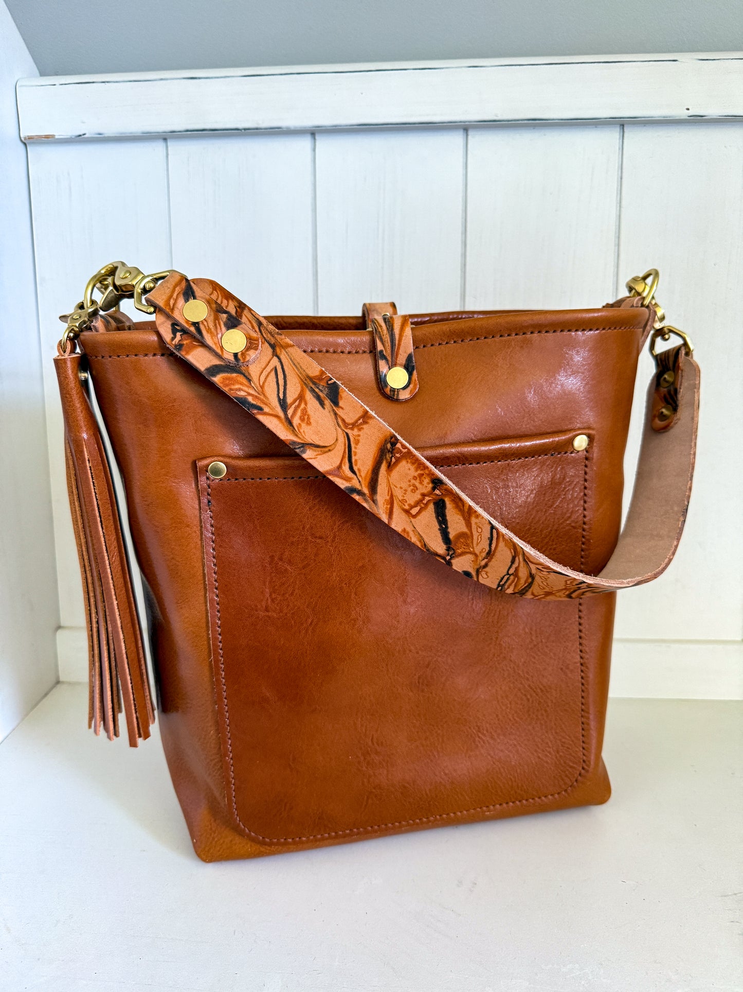 Bennett Bucket in Miel Cuoio Italian Leather w/Candy Strap