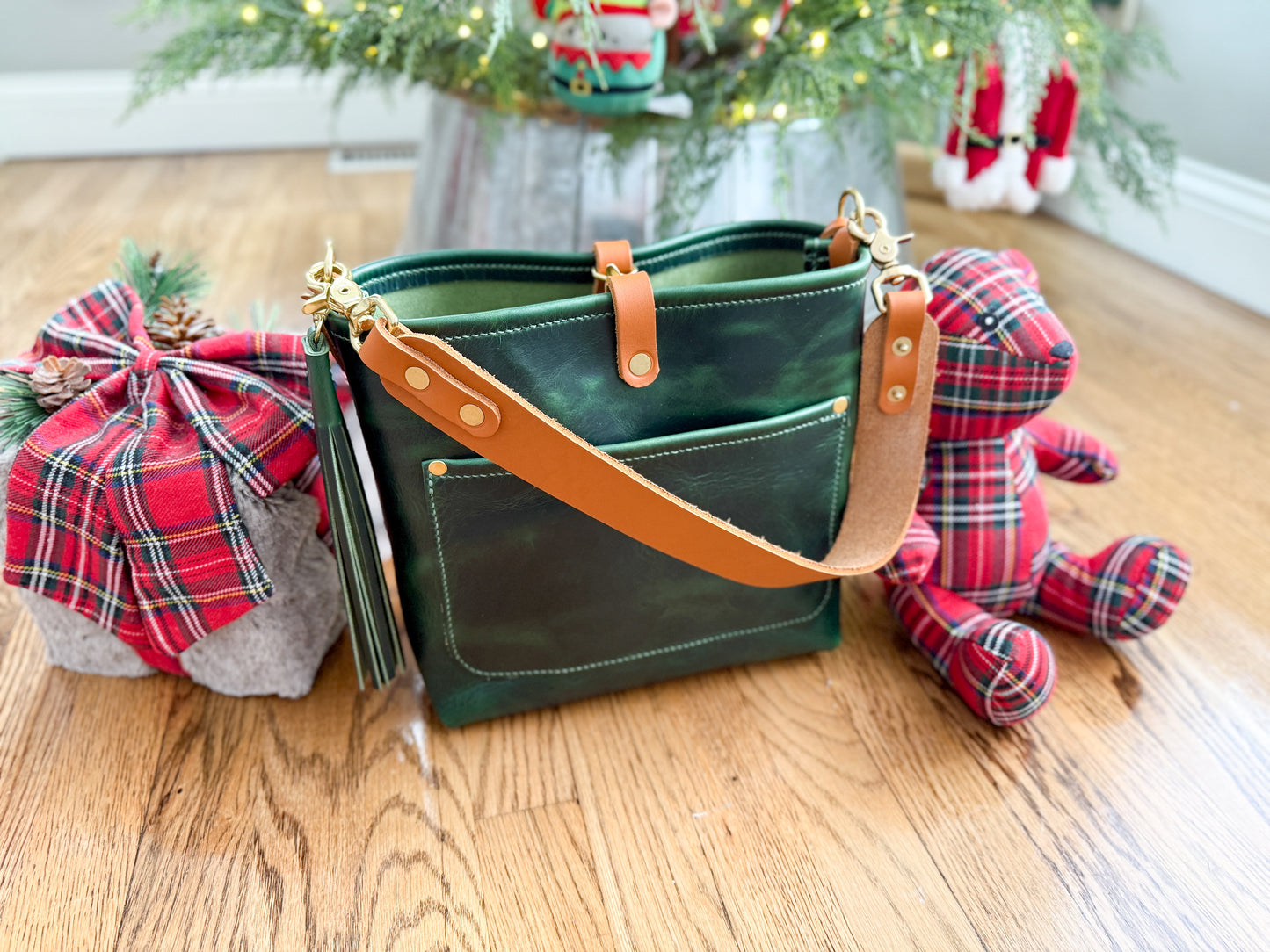 Bennett “shorty” Bucket in Emerald Horween Puttman Leather