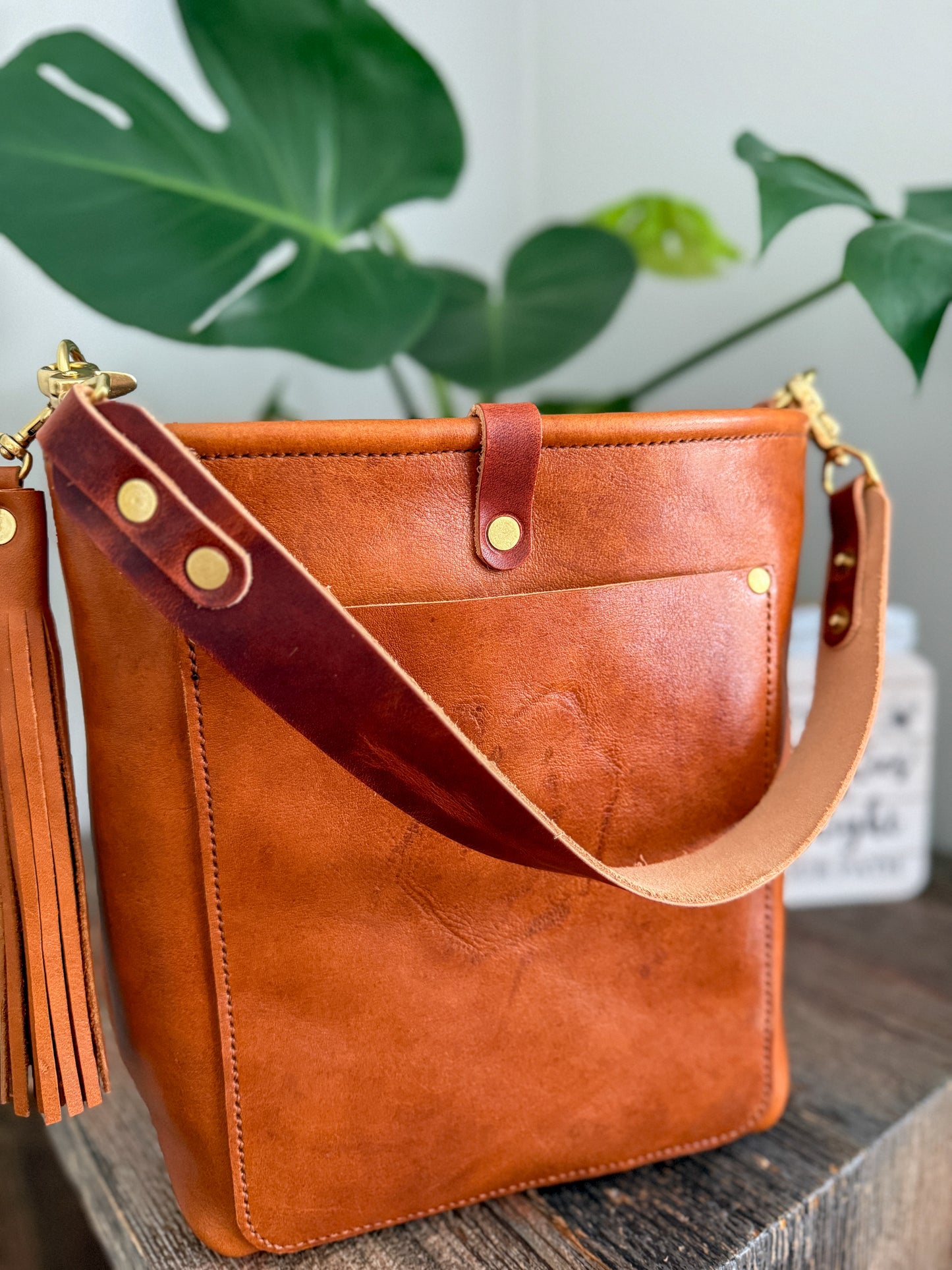 Bennett Bucket in Montana Vegetable Tan