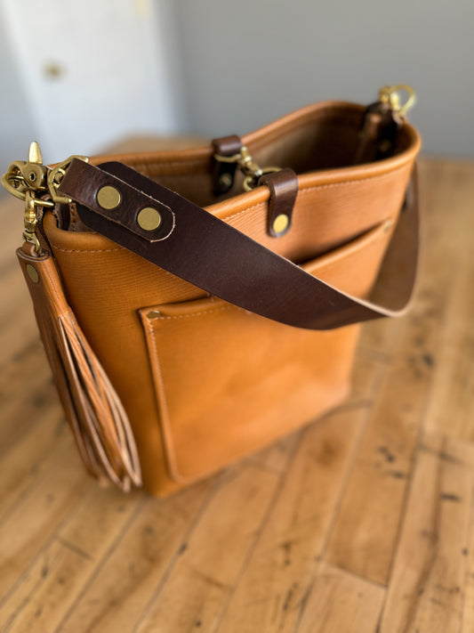 Bennett Bucket in Horween Rio Latigo Oak Grain