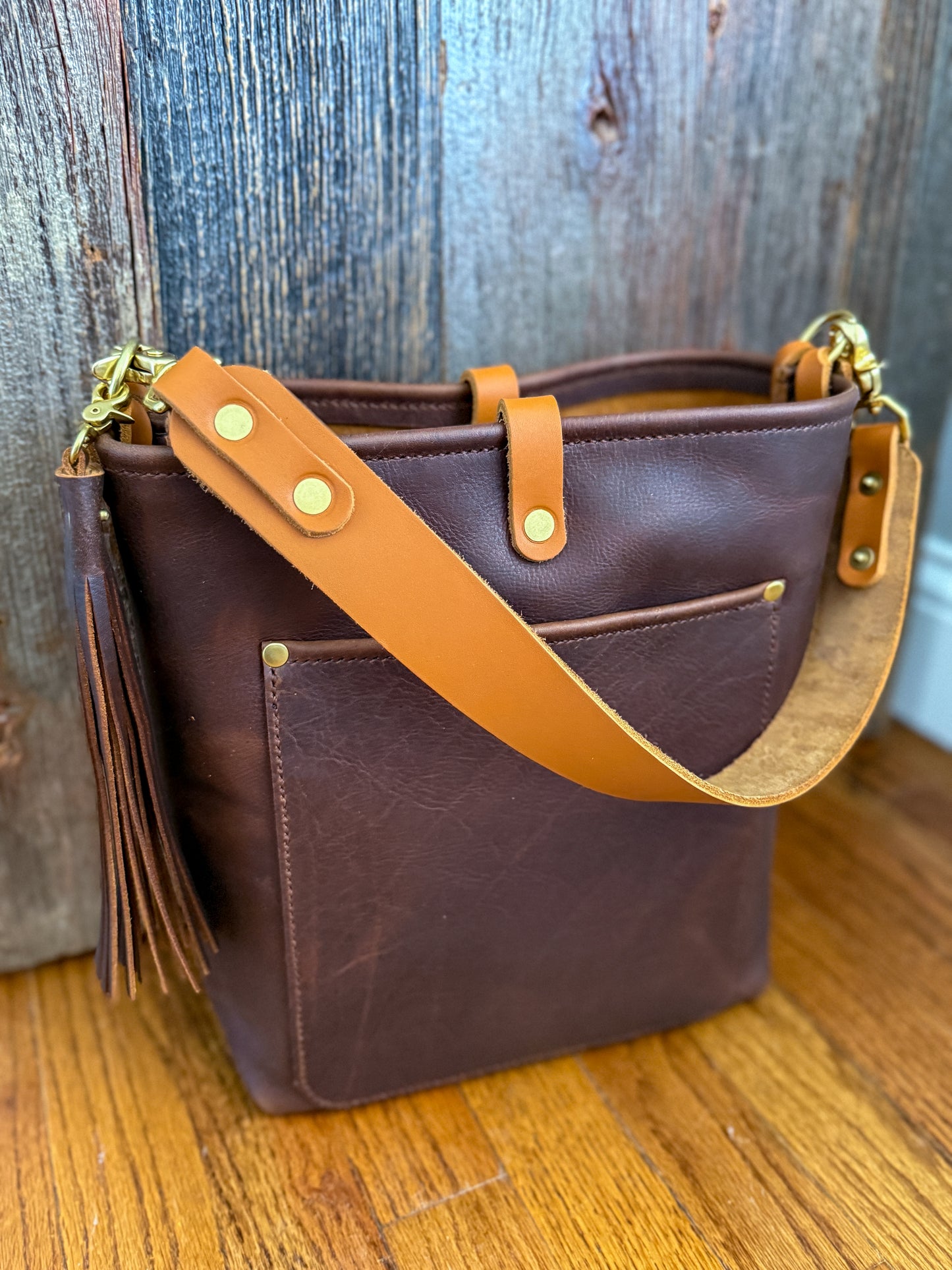 Bennett Bucket in Tan Kodiak