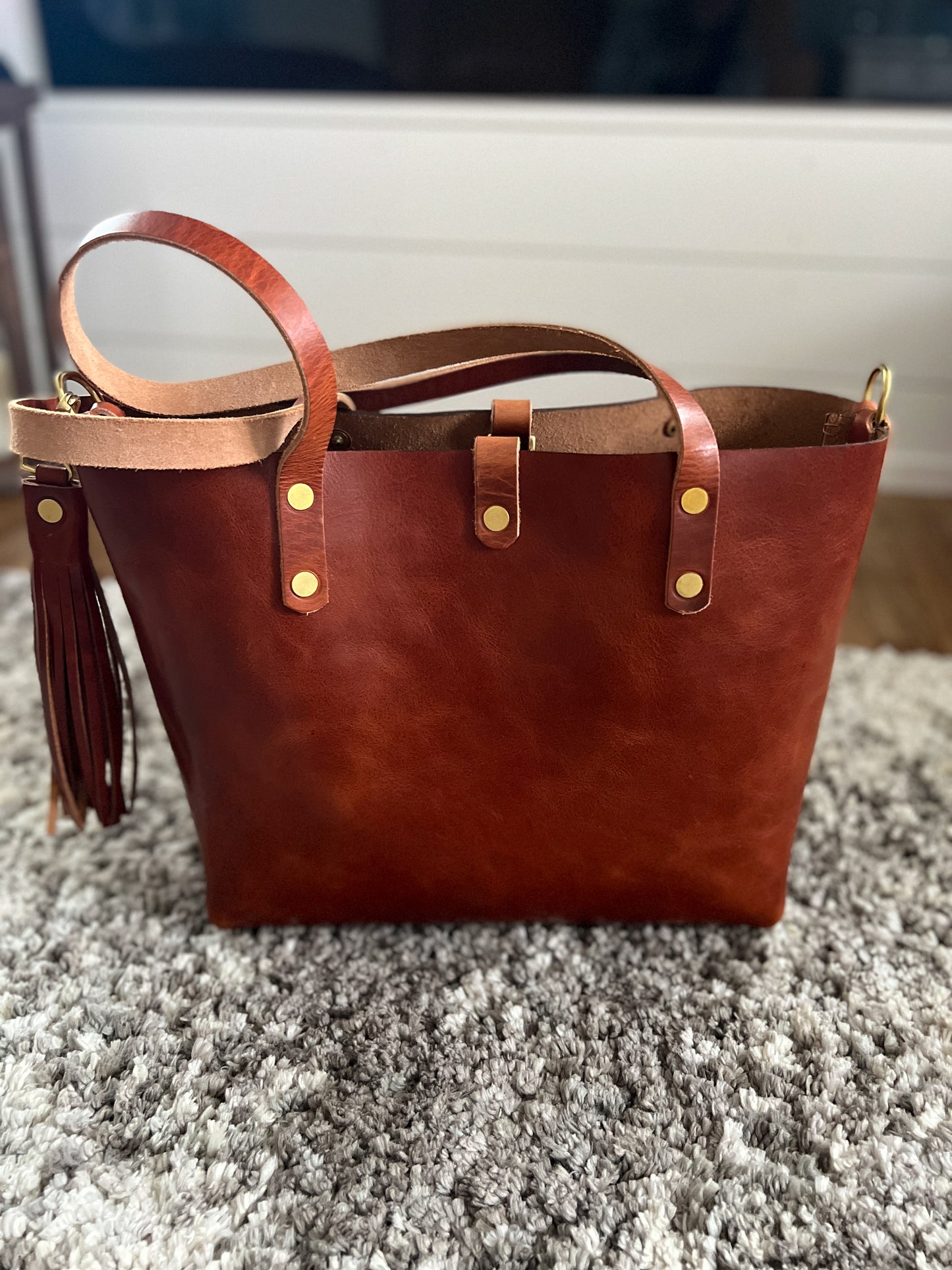 Medium Tote in Cherry Veg Tan