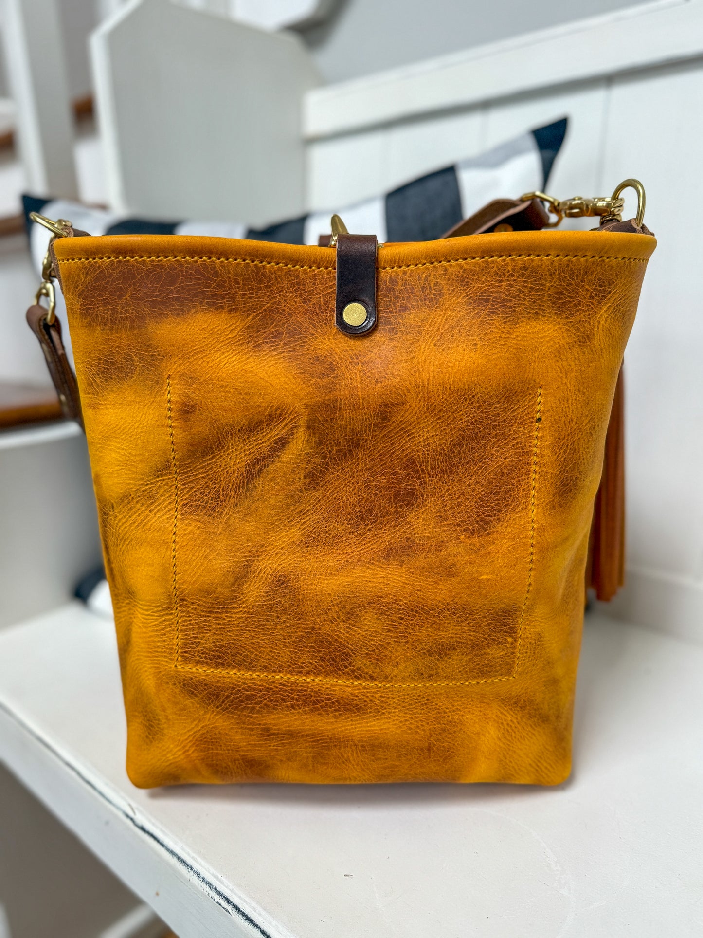 Bennett Bucket in Yellowstone Italian Vegetable Tan