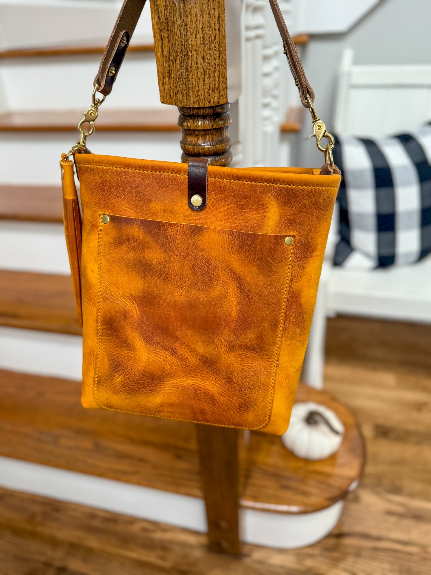 Bennett Bucket in Yellowstone Italian Vegetable Tan