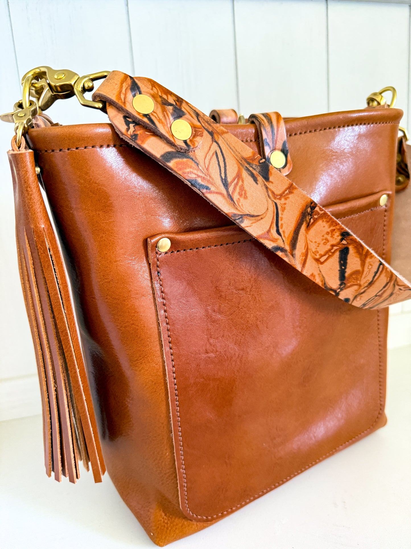 Bennett Bucket in Miel Cuoio Italian Leather w/Candy Strap