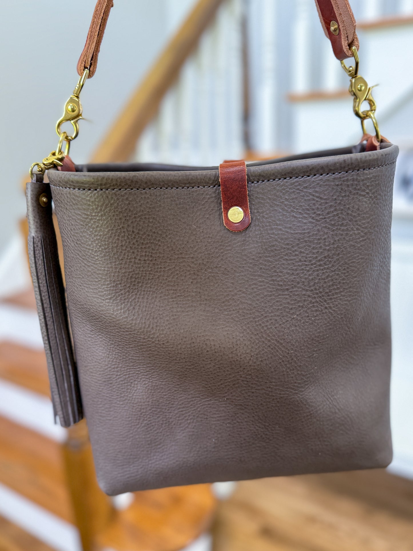 Hobo Bucket in Elephant Vachetta