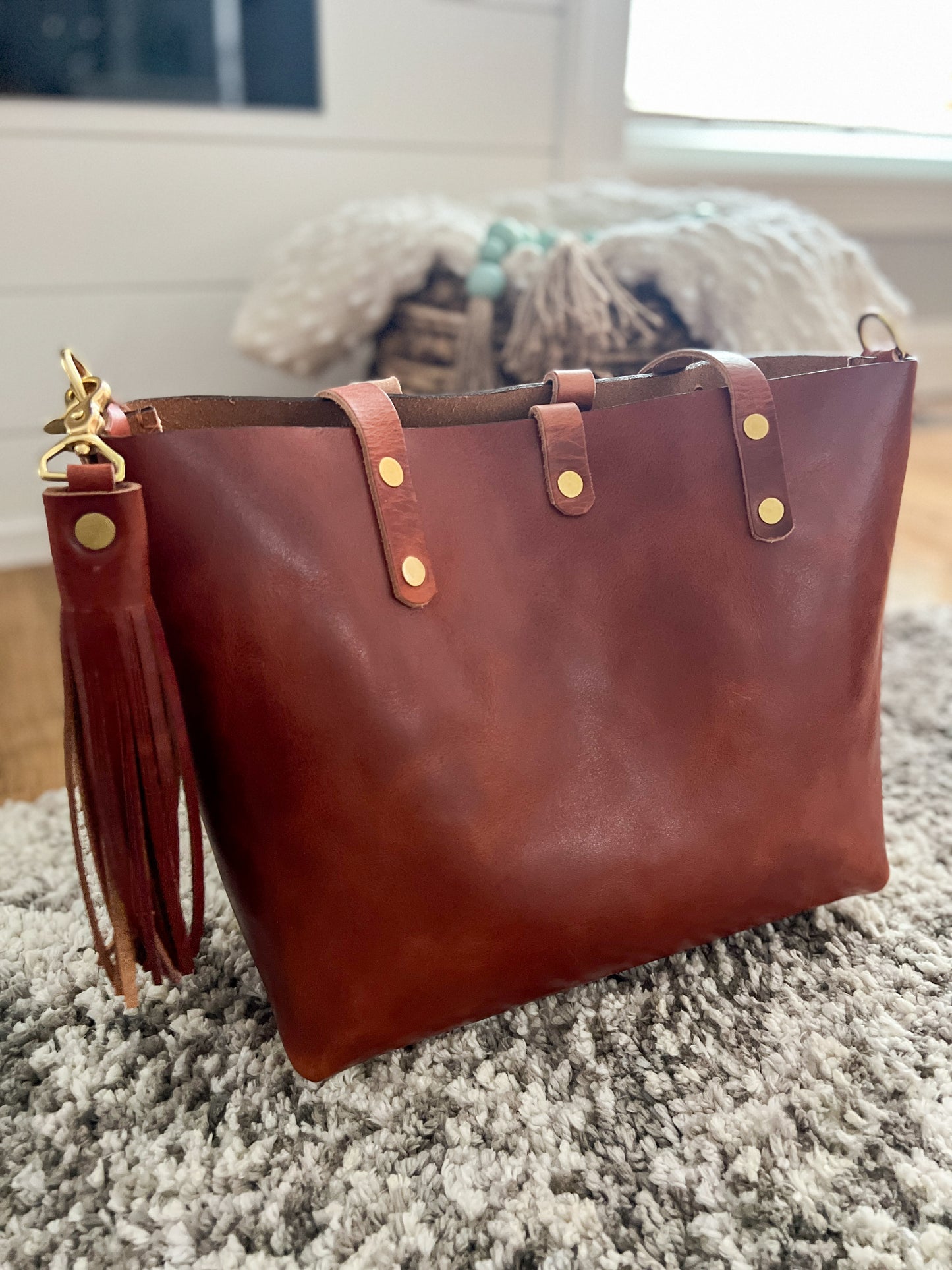 Medium Tote in Cherry Veg Tan