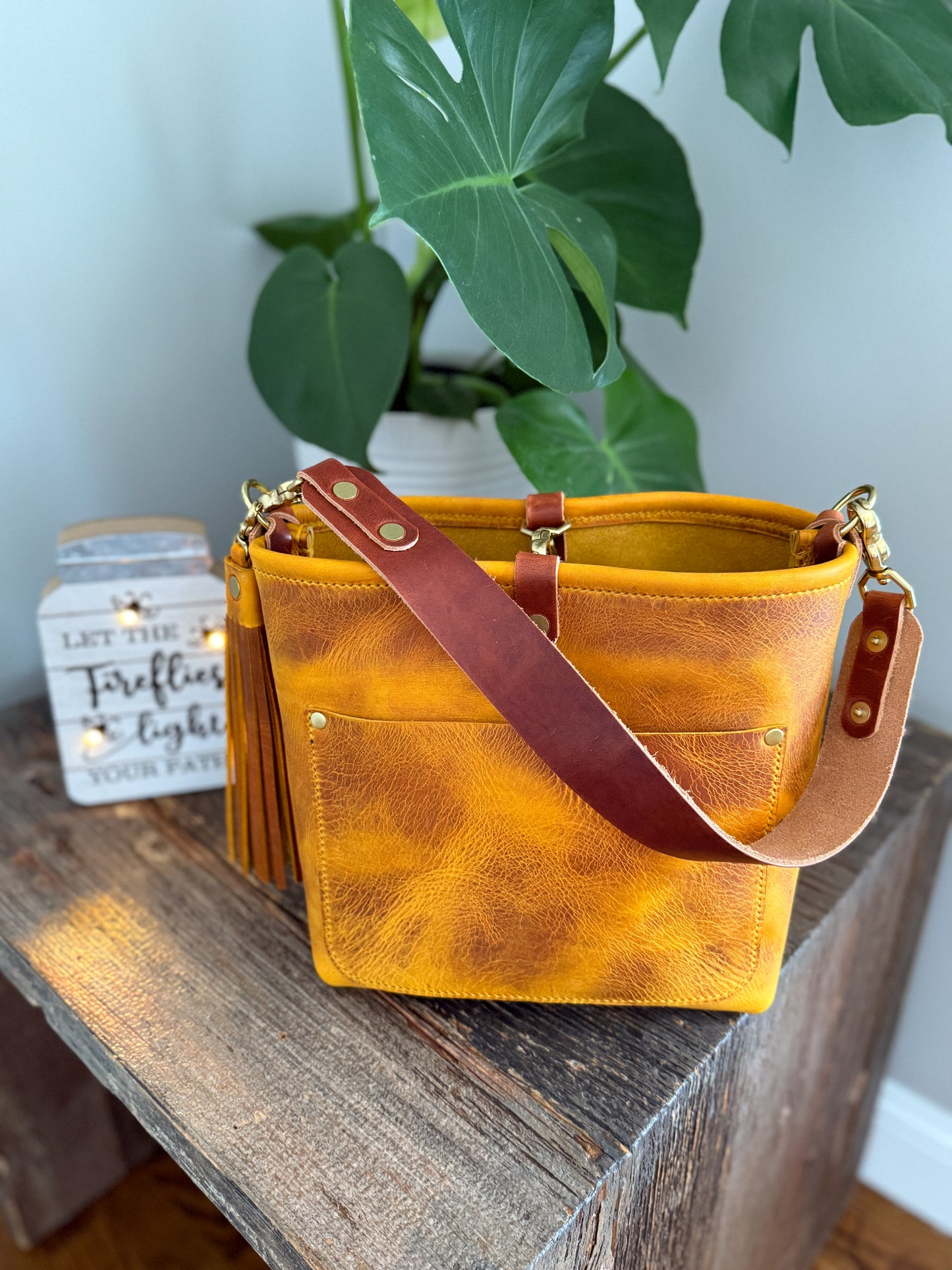 Bennett “shorty” Bucket in Yellowstone Italian Vegetable Tan