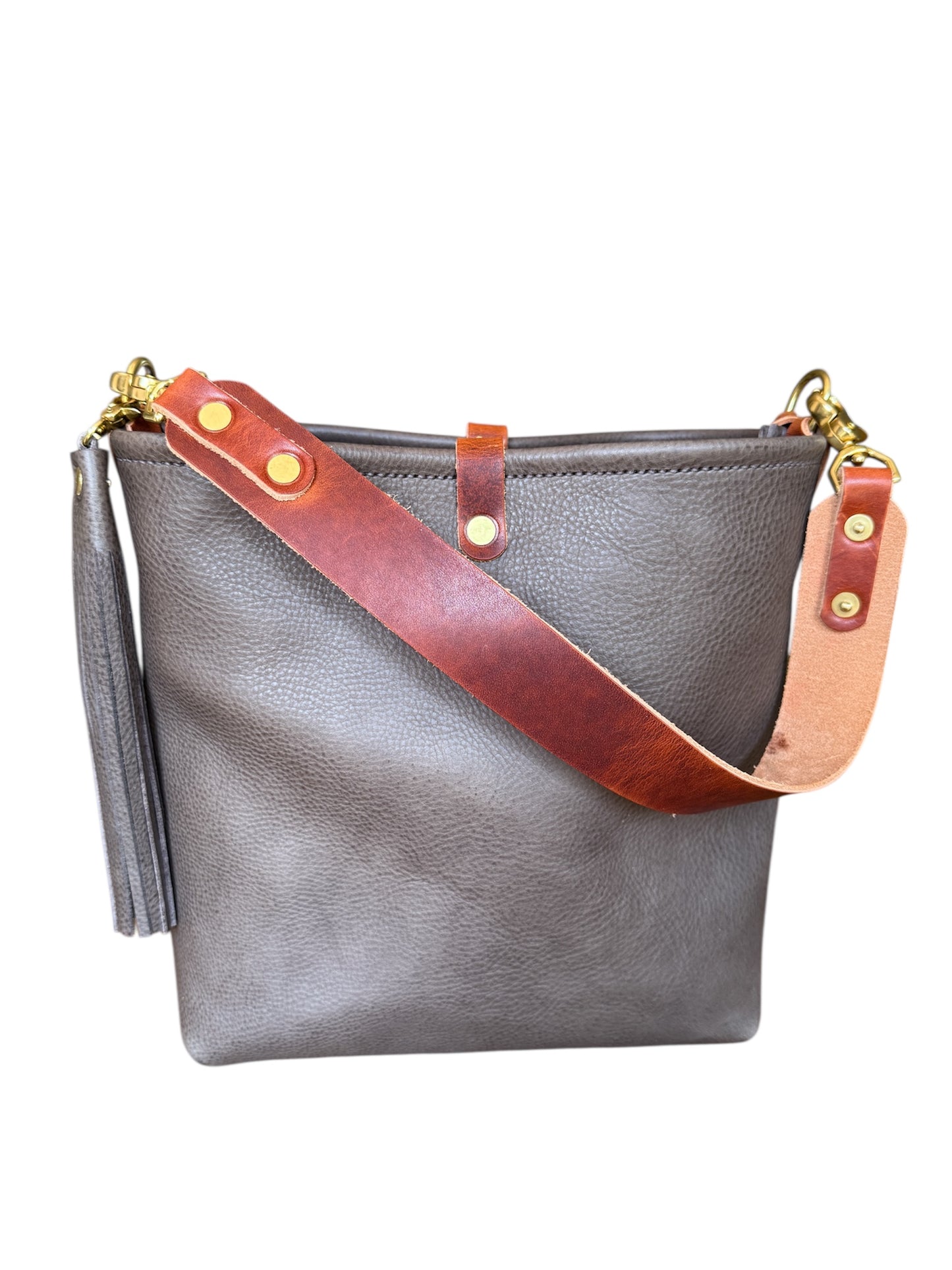 Hobo Bucket in Elephant Vachetta