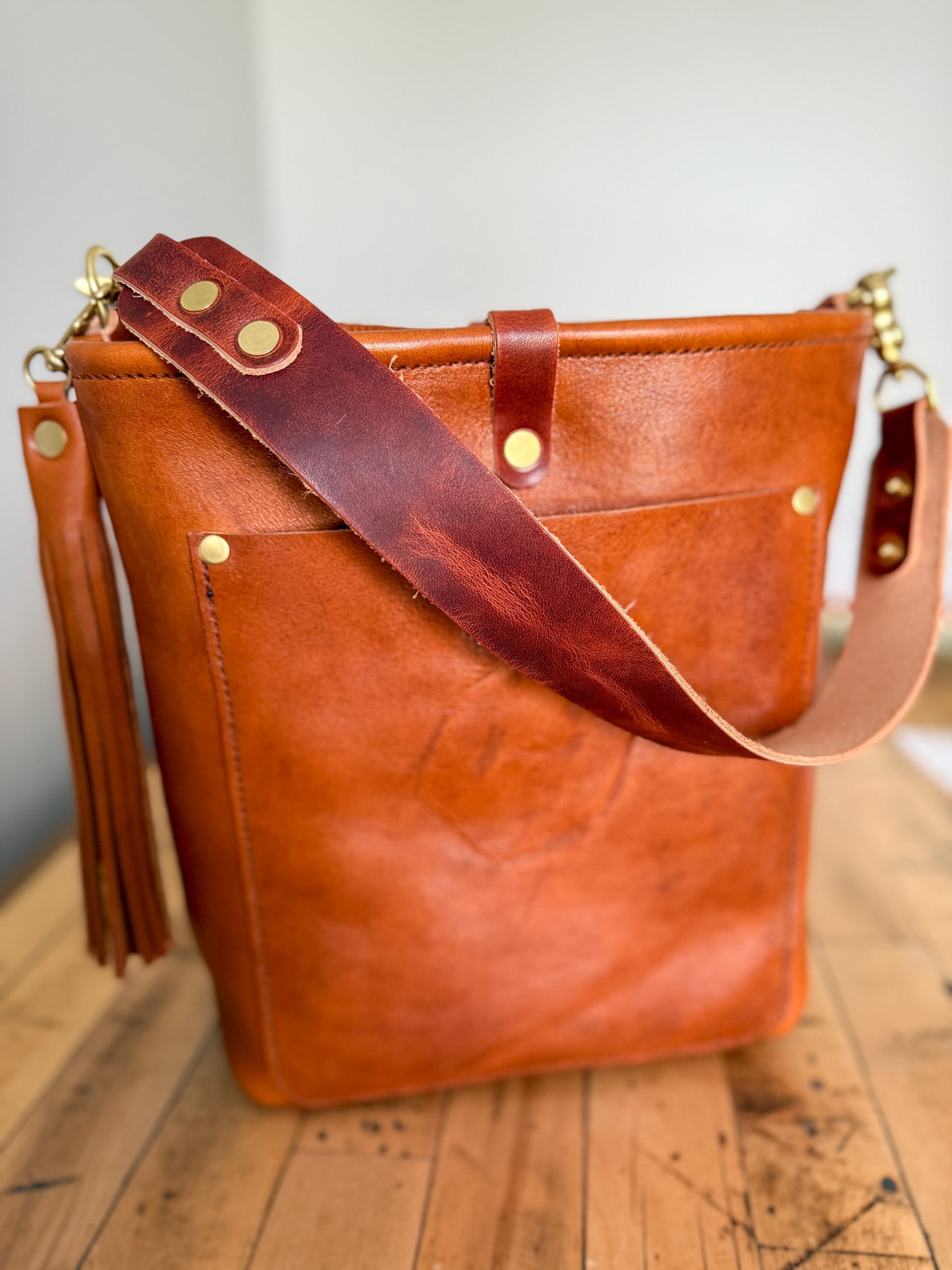 Bennett Bucket in Montana Vegetable Tan