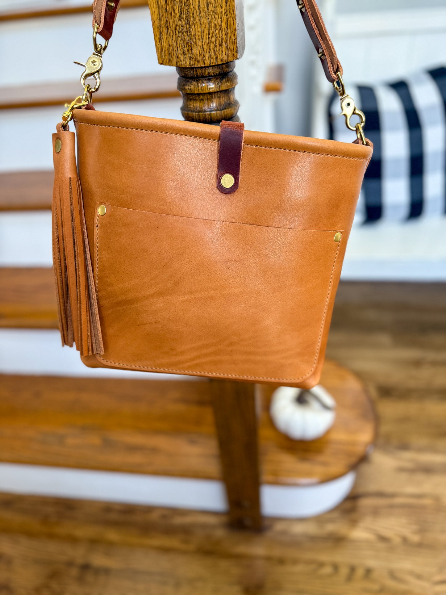 Bennett “shorty” Bucket in Premium Saddle