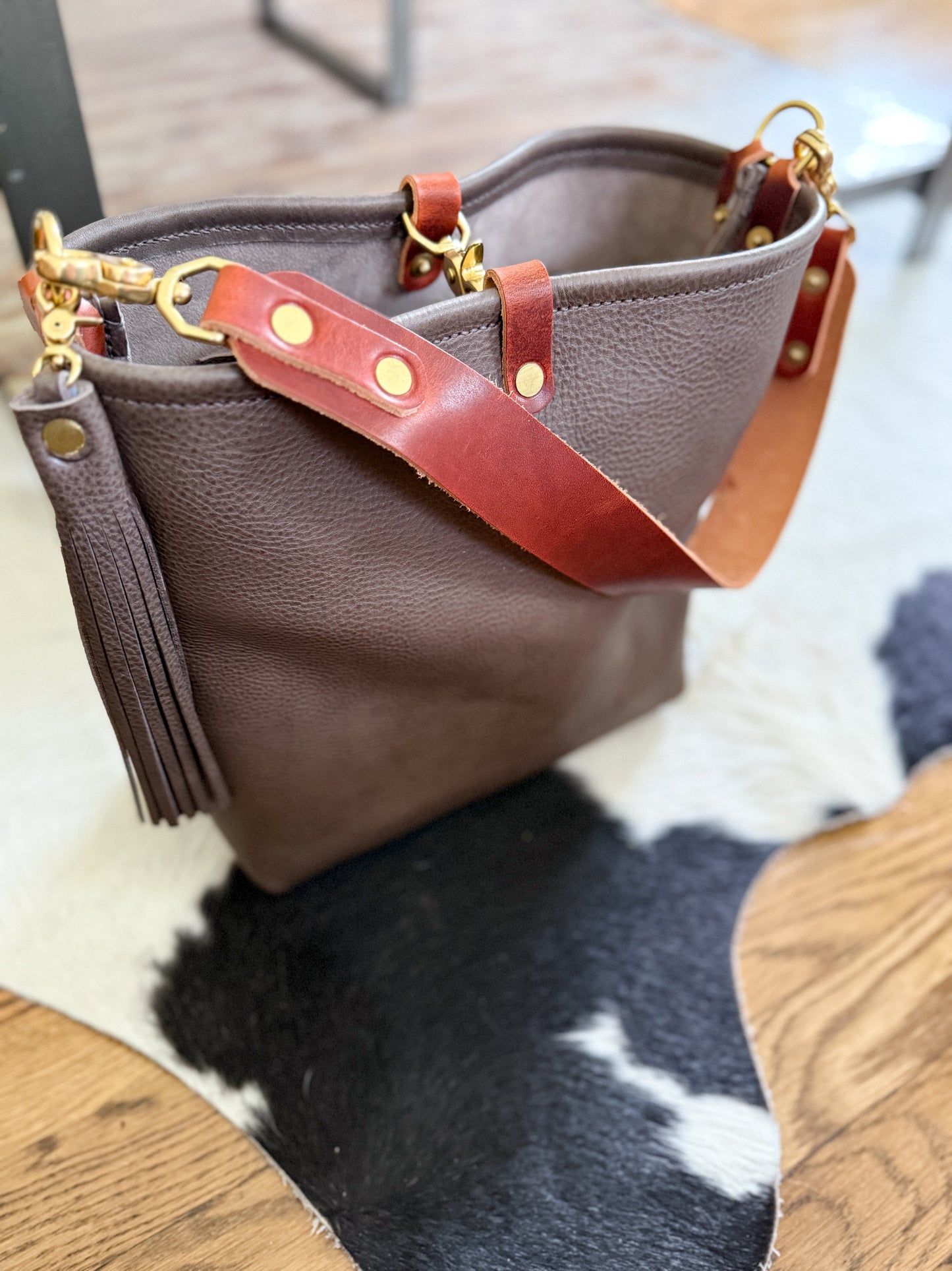 Hobo Bucket in Elephant Vachetta