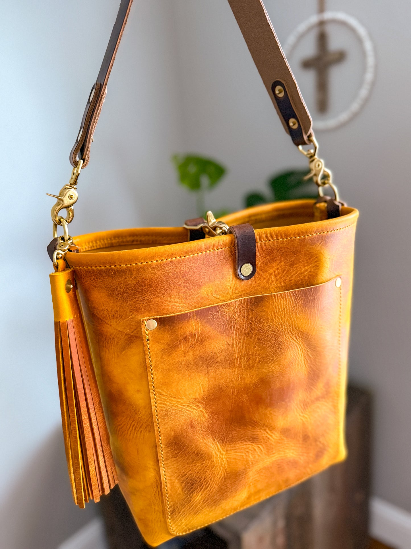 Bennett Bucket in Yellowstone Italian Vegetable Tan