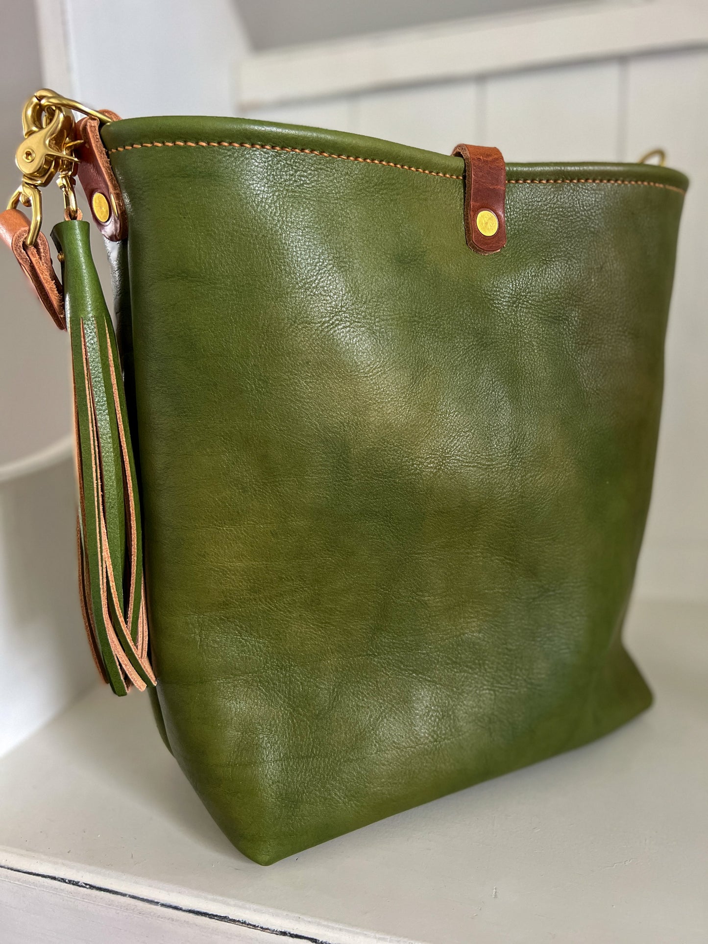 Hobo Bucket in Green Vegetable Tanned Full Grain Leather