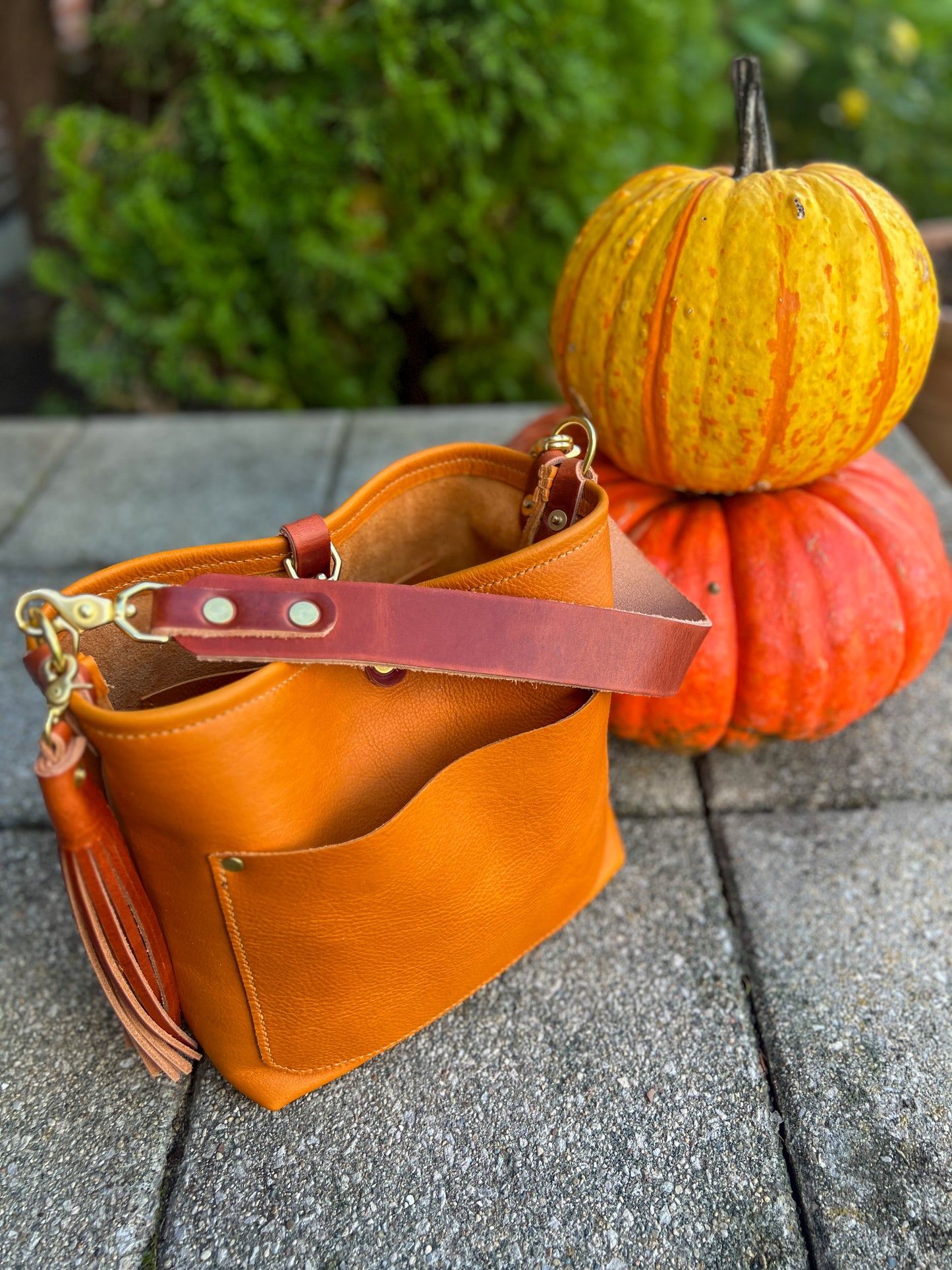 Bennett “shorty” Bucket in London Tan Vegetable Tanned Leather