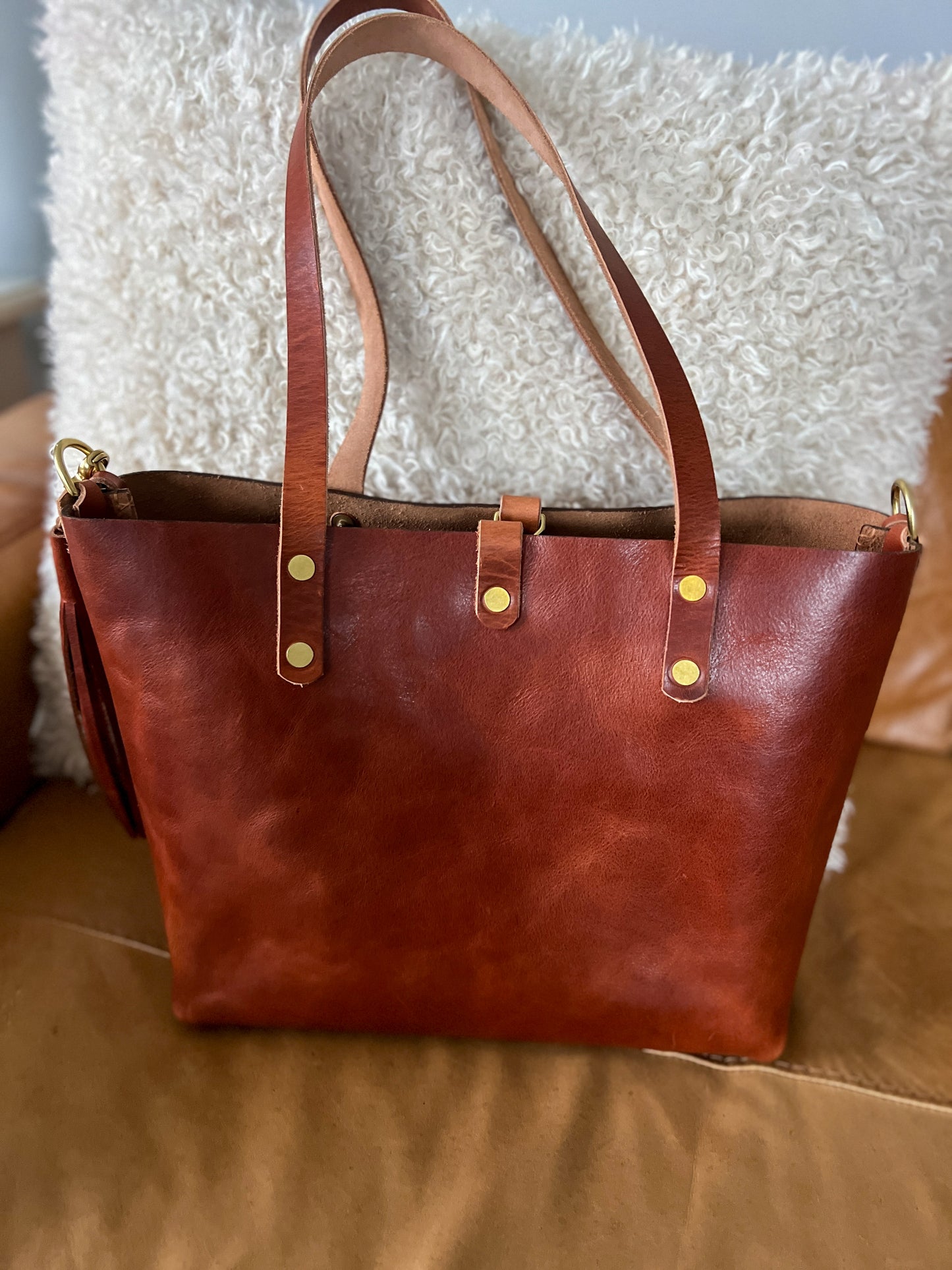 Medium Tote in Cherry Veg Tan