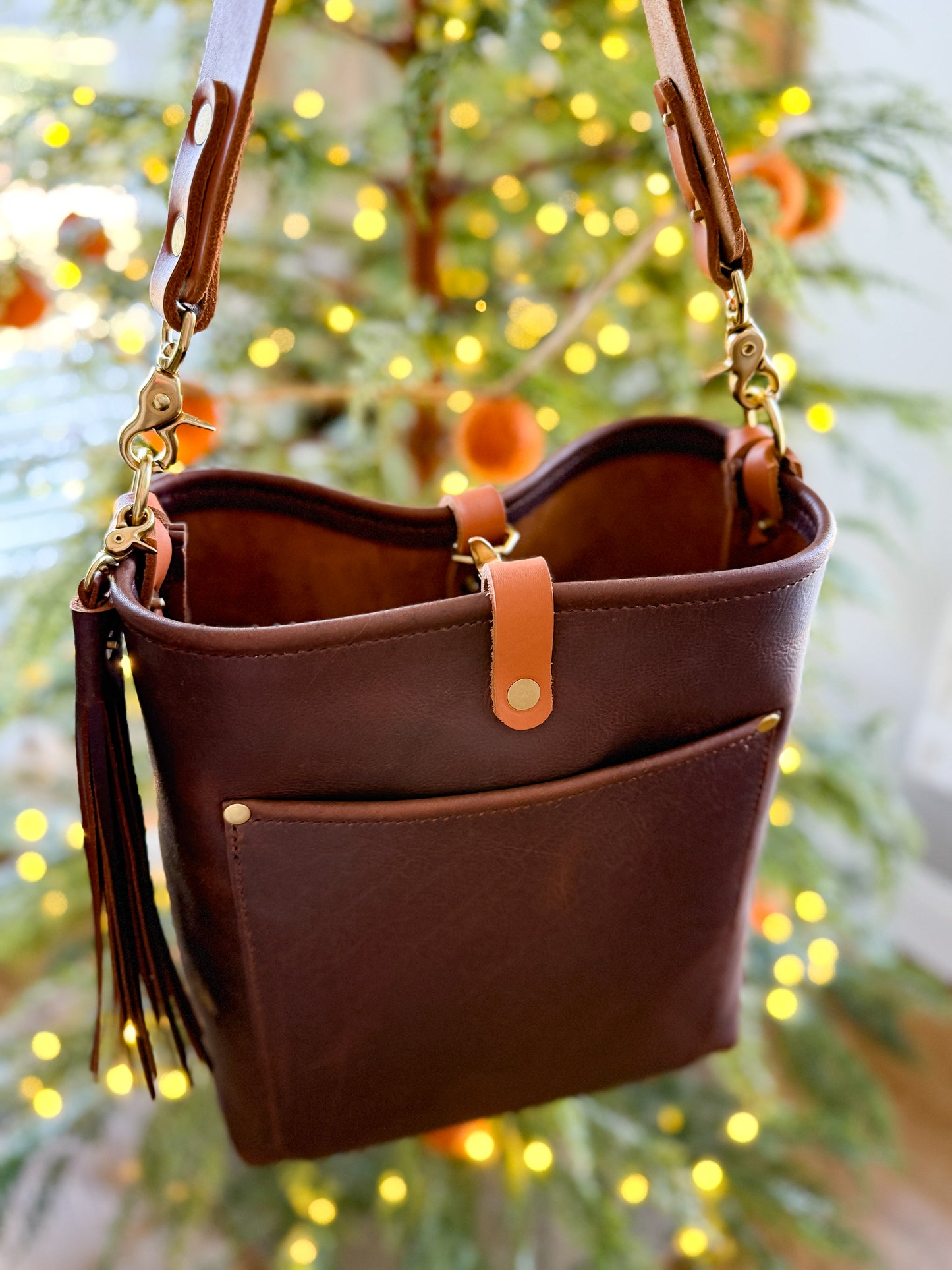 Bennett Bucket in Tan Kodiak