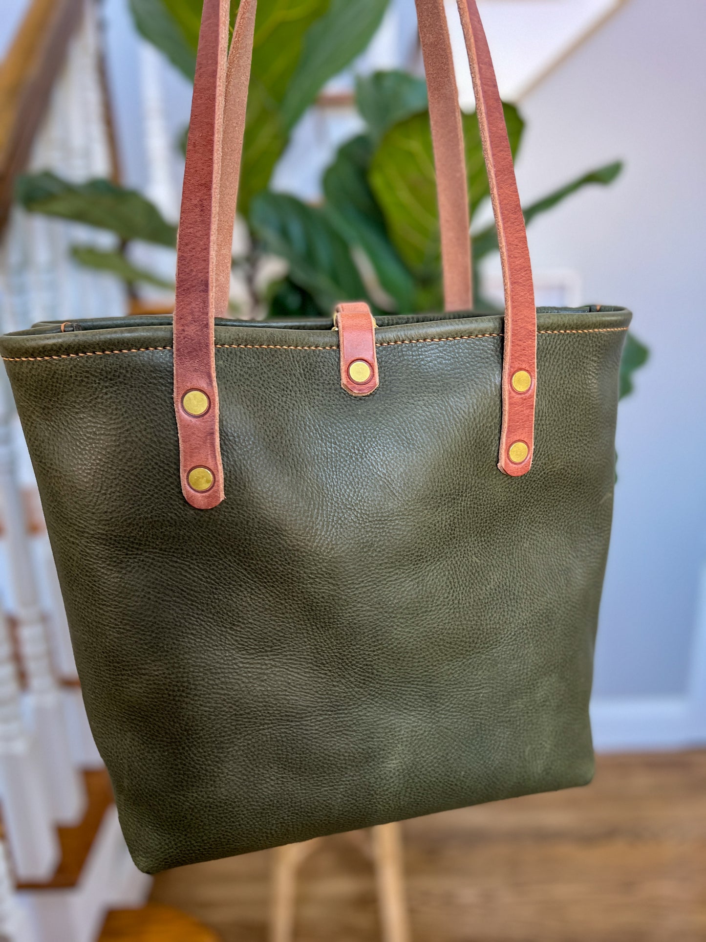 Classic Tote in Olive Italian Vachetta