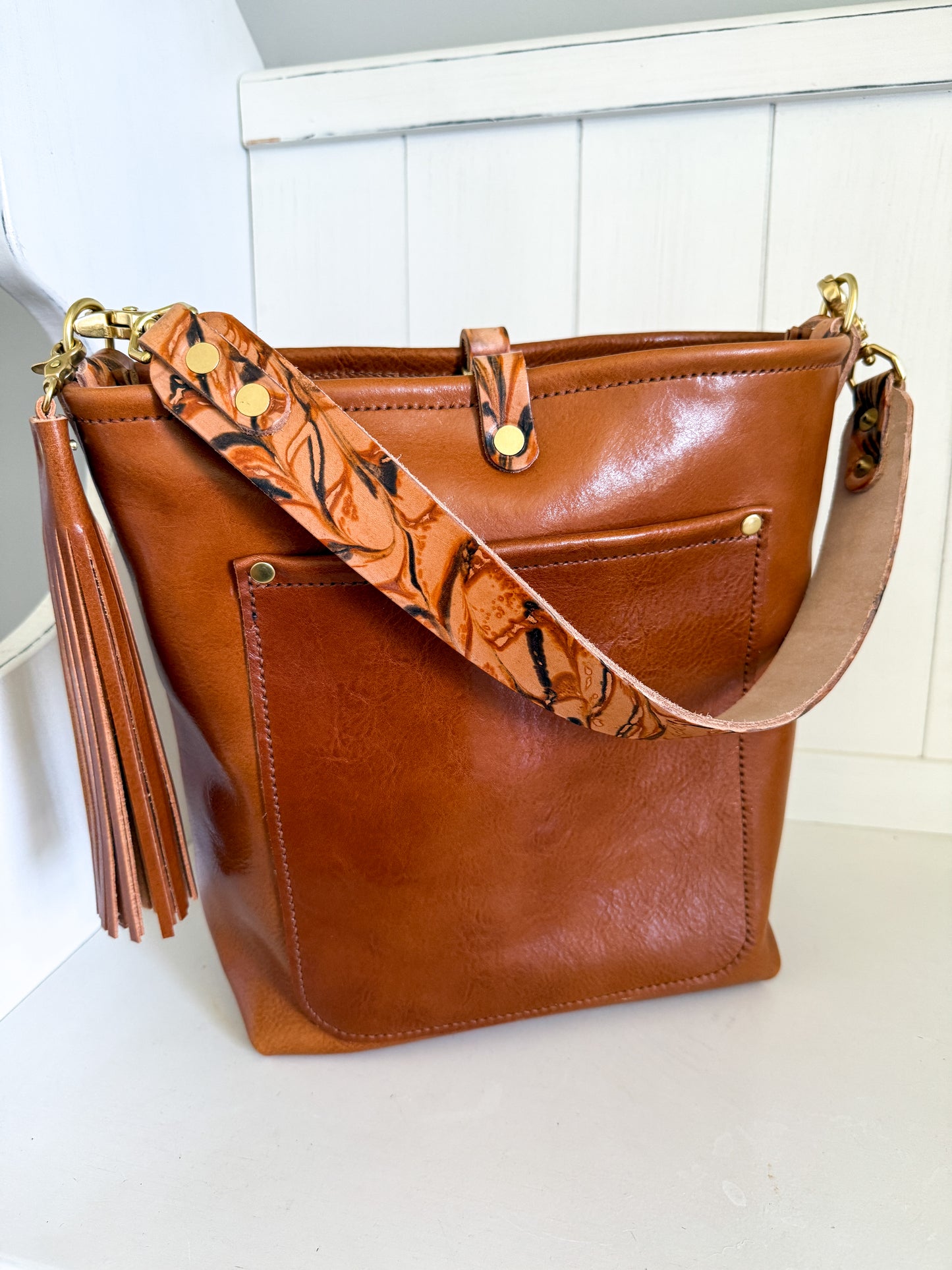 Bennett Bucket in Miel Cuoio Italian Leather w/Candy Strap