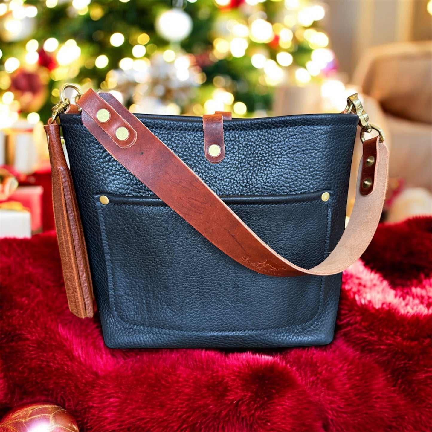 Bennett “shorty” Bucket in Horween Black Pebbled Leather