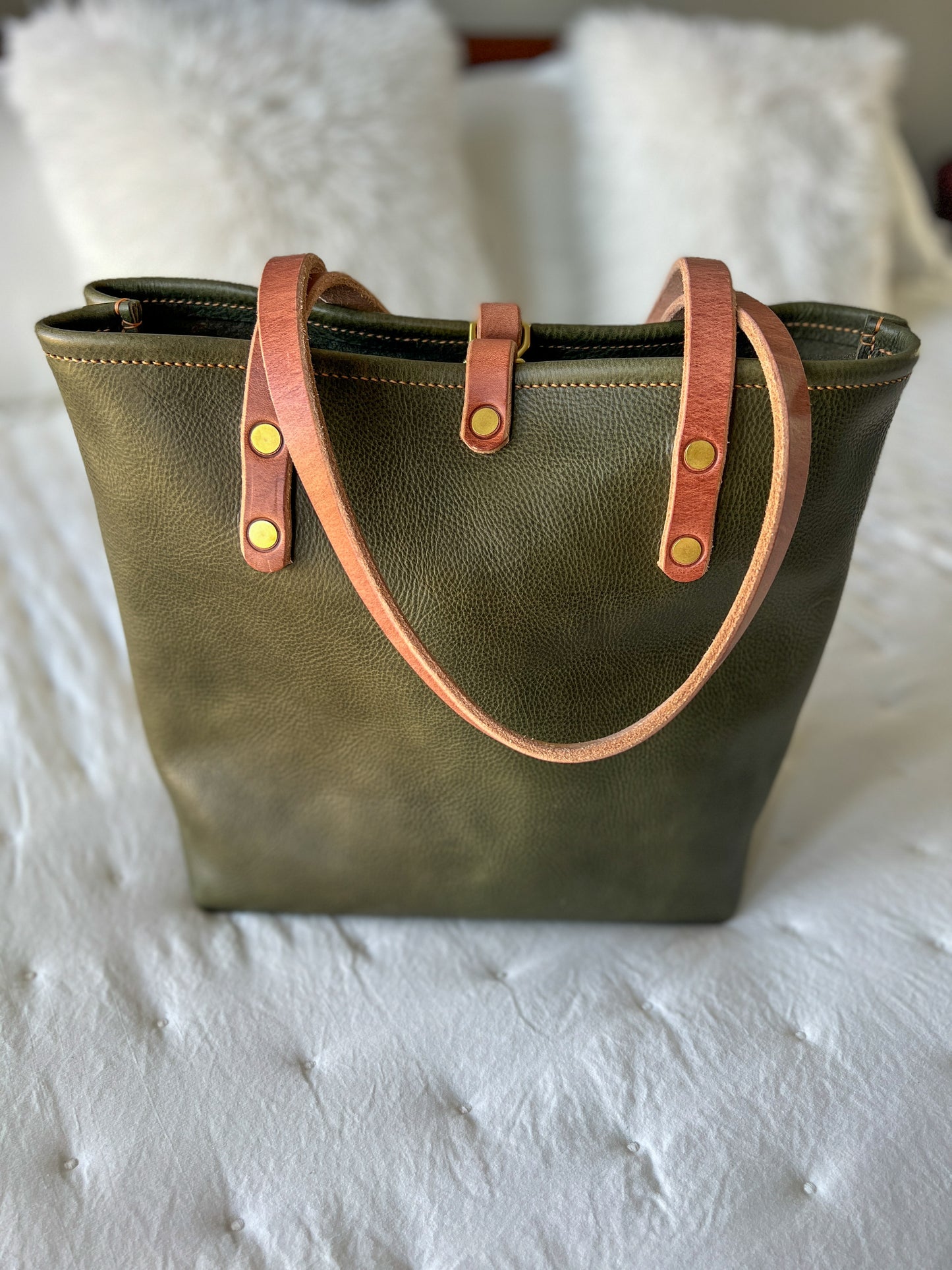 Classic Tote in Olive Italian Vachetta