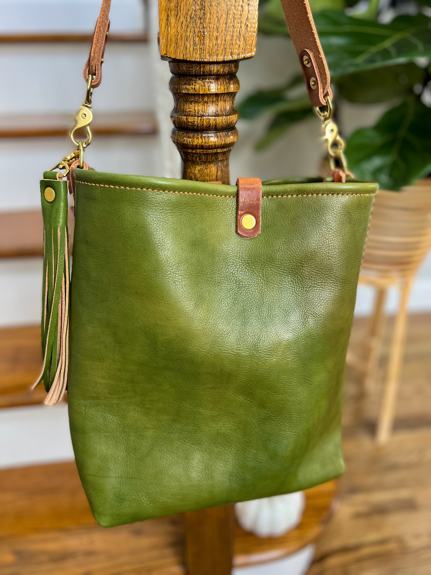 Hobo Bucket in Green Vegetable Tanned Full Grain Leather