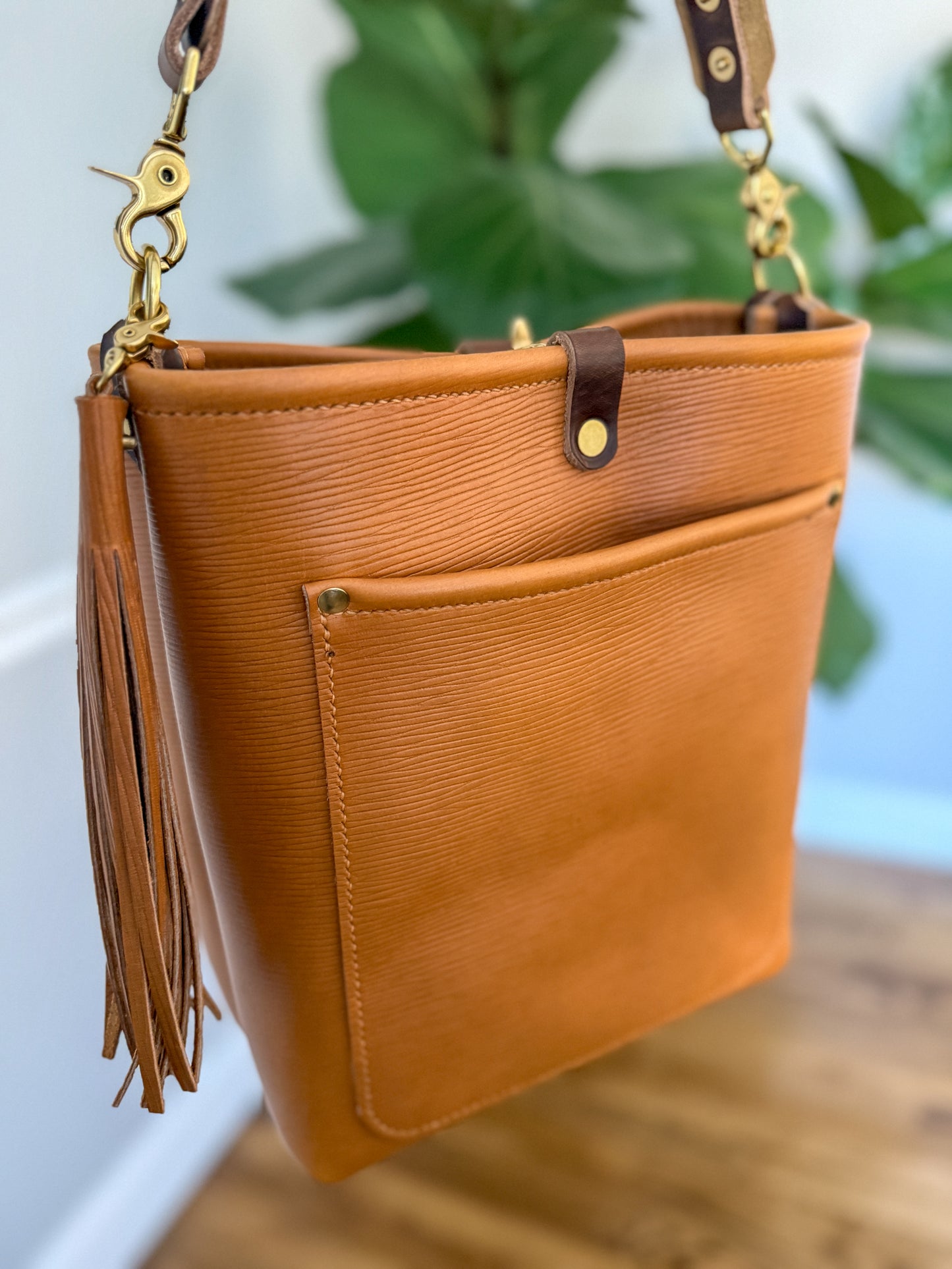 Bennett Bucket in Horween Rio Latigo Oak Grain