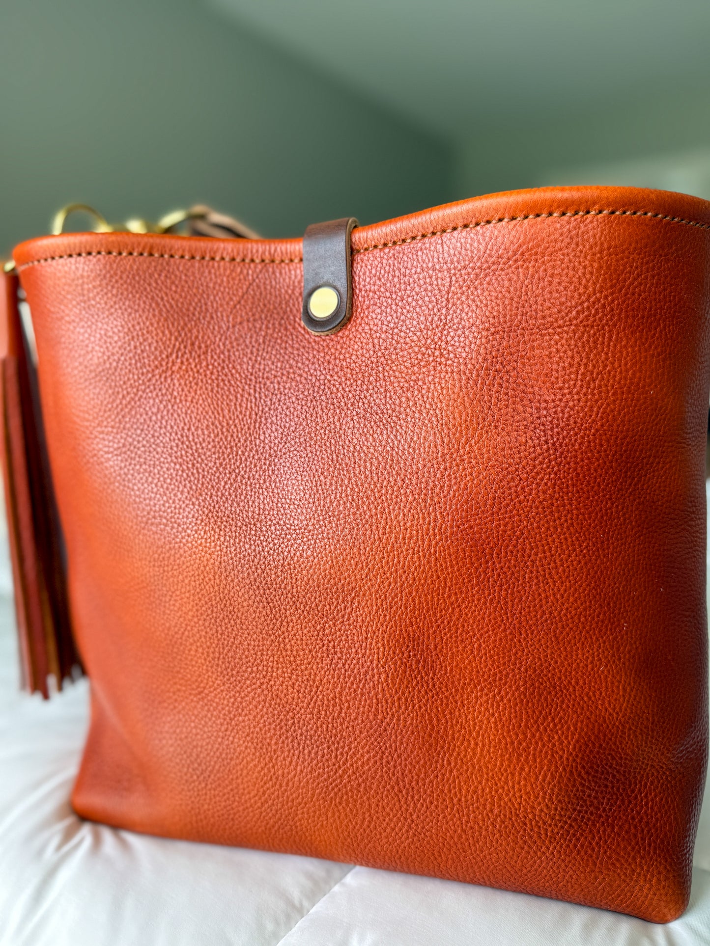 Hobo Bucket in Dark Ginger Vachetta