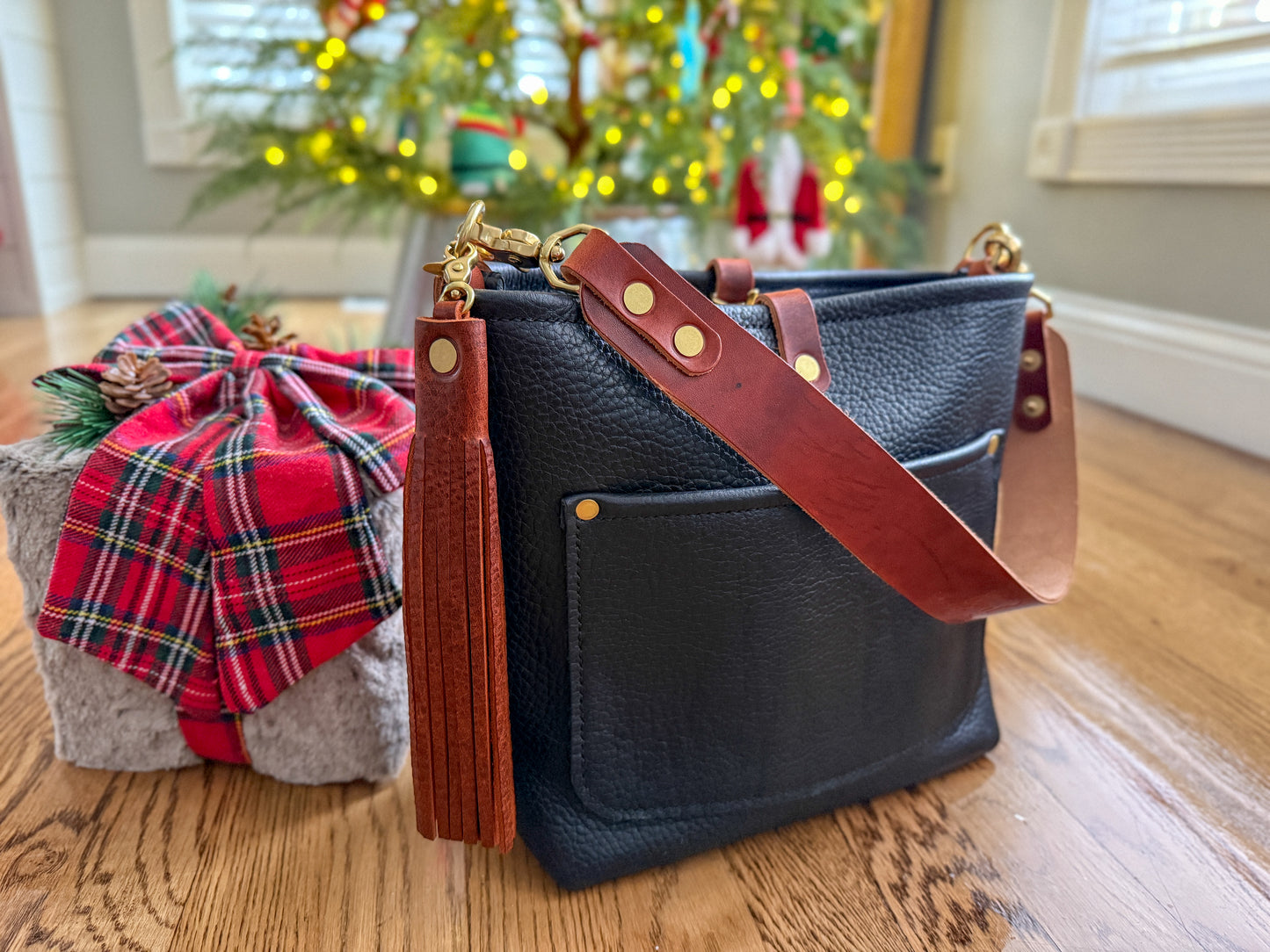 Bennett “shorty” Bucket in Horween Black Pebbled Leather