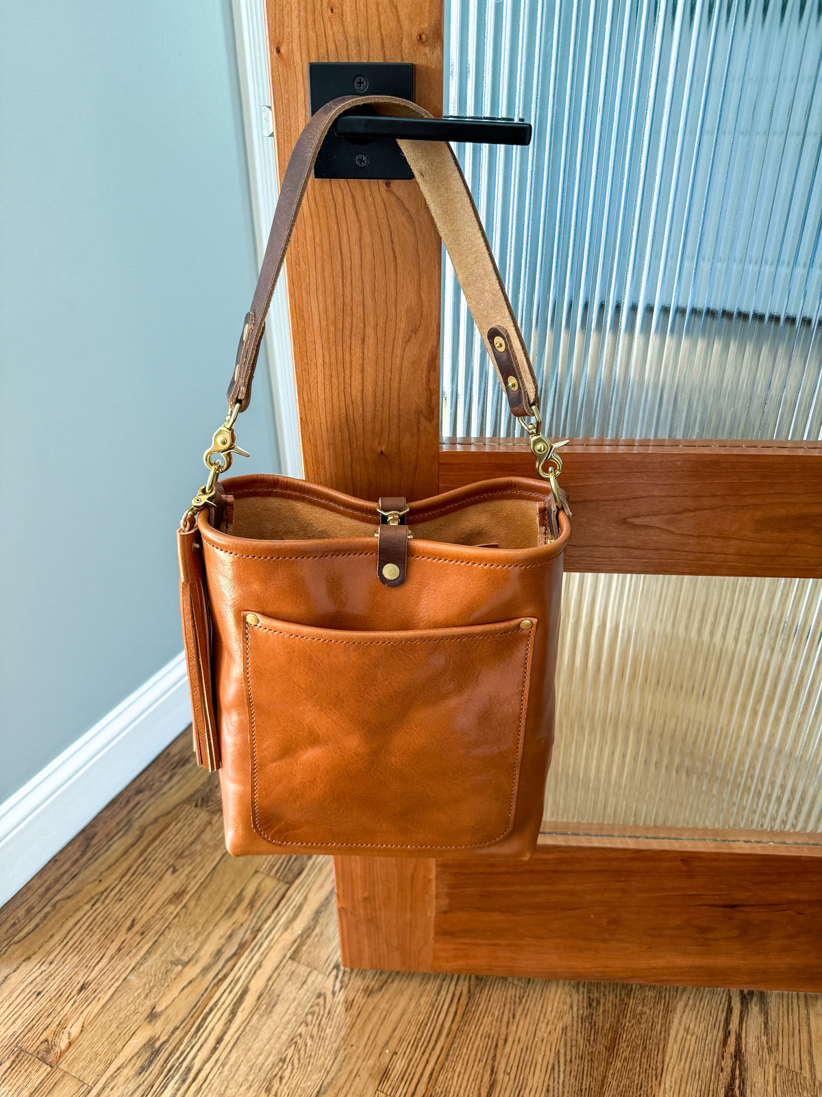 Bennett Bucket in Miel Cuoio Italian Leather