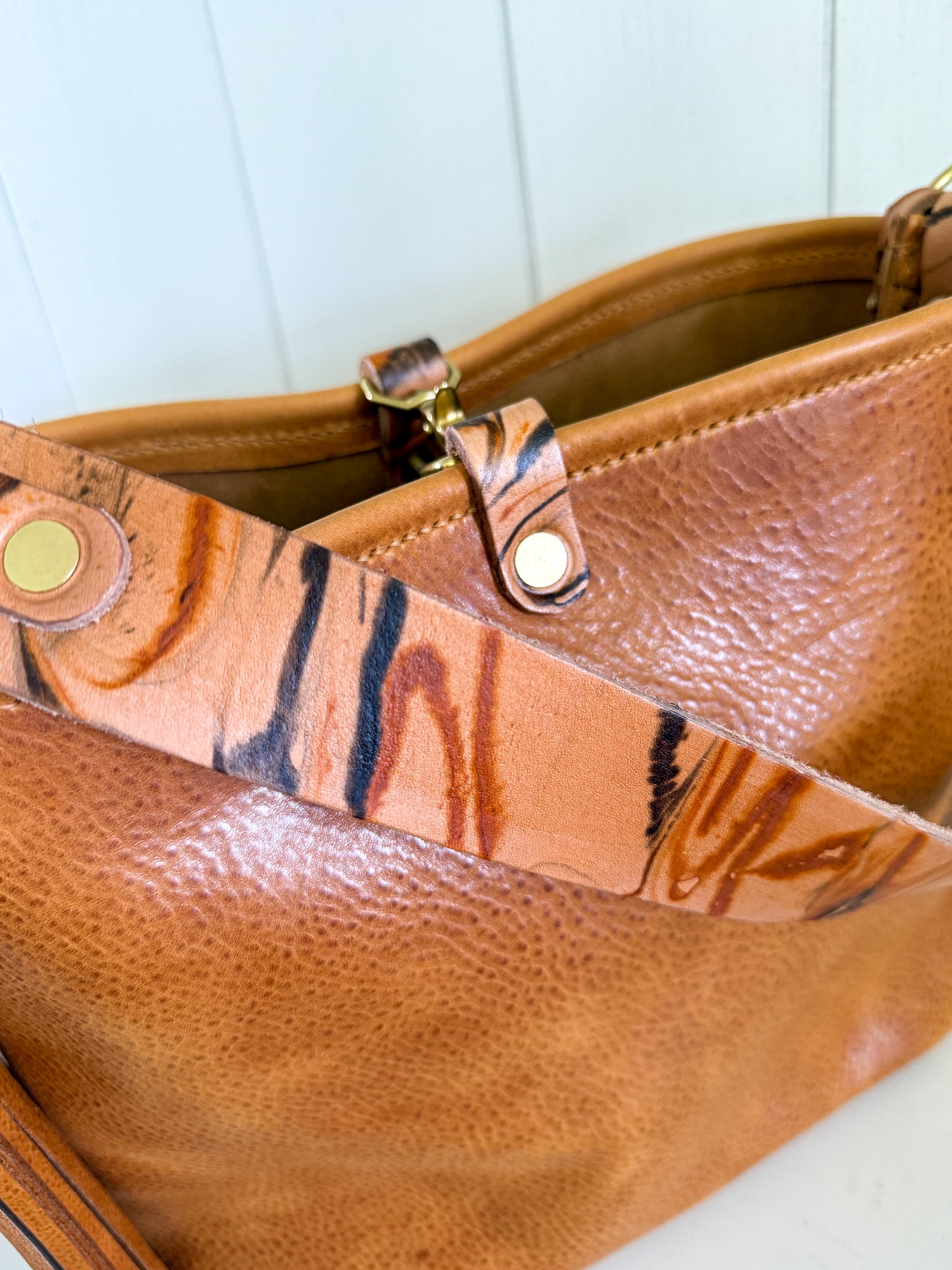 Hobo Bucket in Italian Honey Saffron Vegetable Tan w/Candy Strap