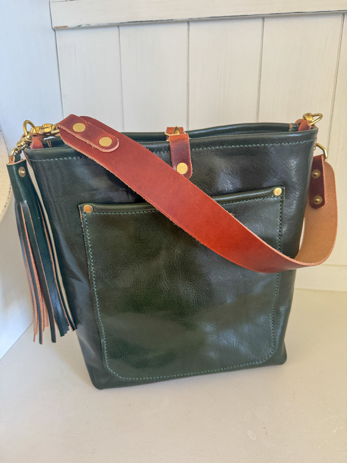 Bennett Bucket in Pine Cuoio Italian Leather