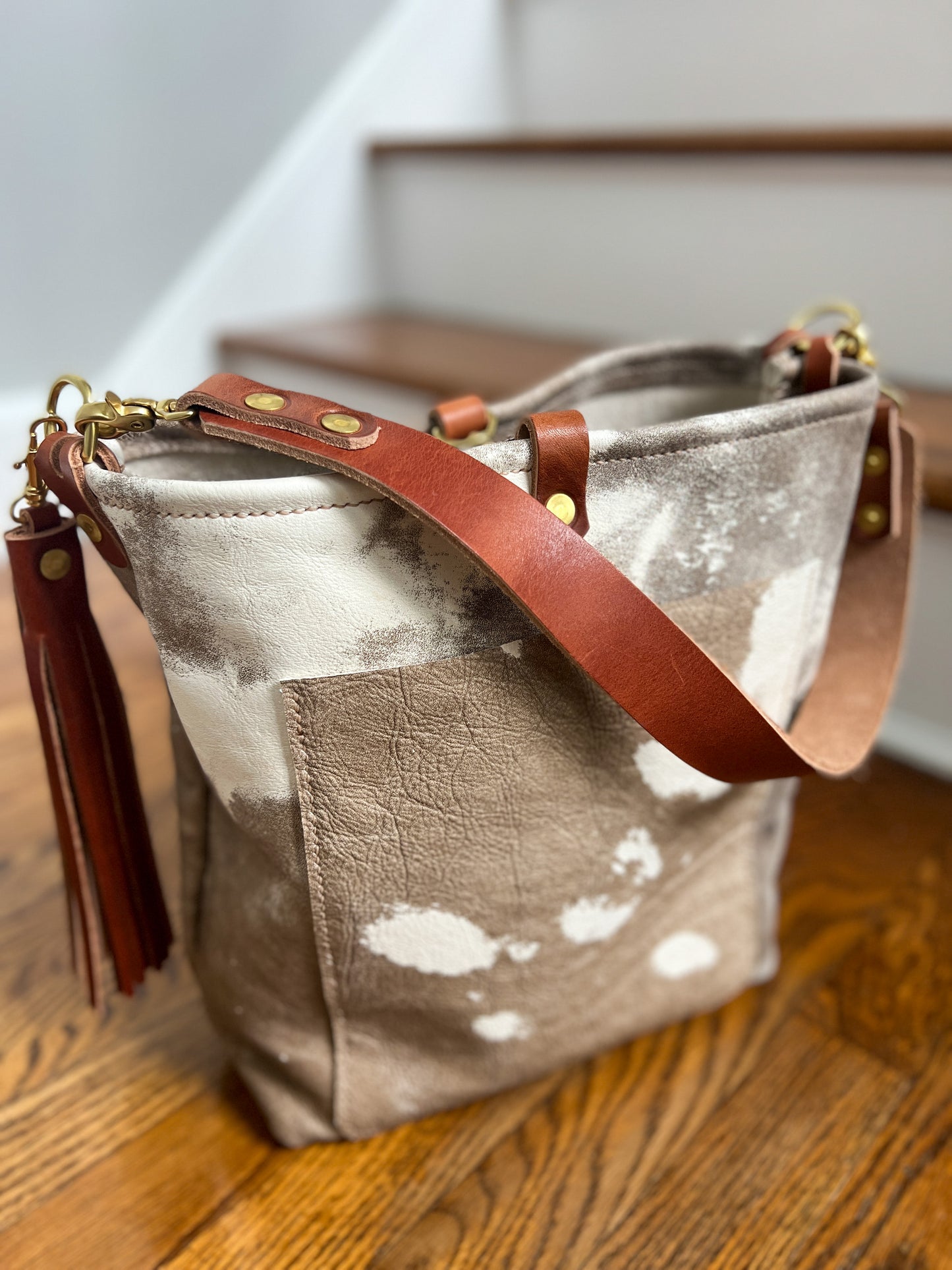 Bennett Bucket in Vintage Cowhide