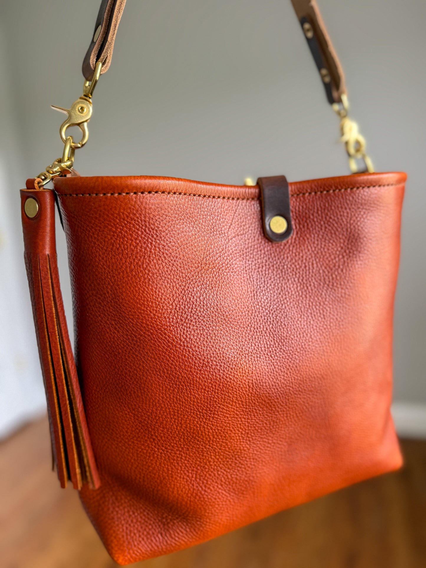 Hobo Bucket in Dark Ginger Vachetta