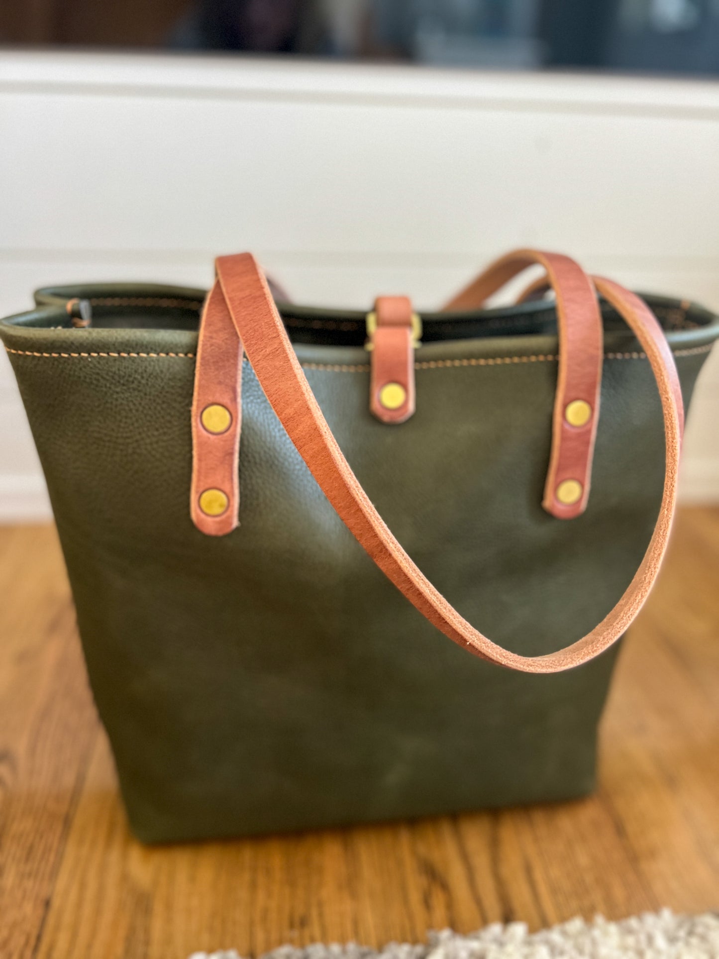 Classic Tote in Olive Italian Vachetta