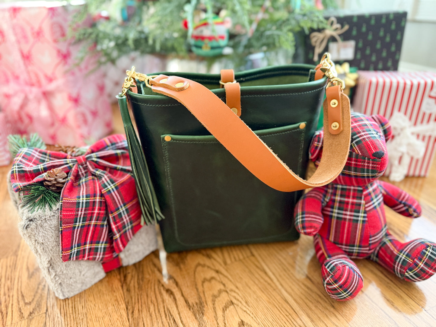 Bennett Bucket in Emerald Horween Puttman Leather